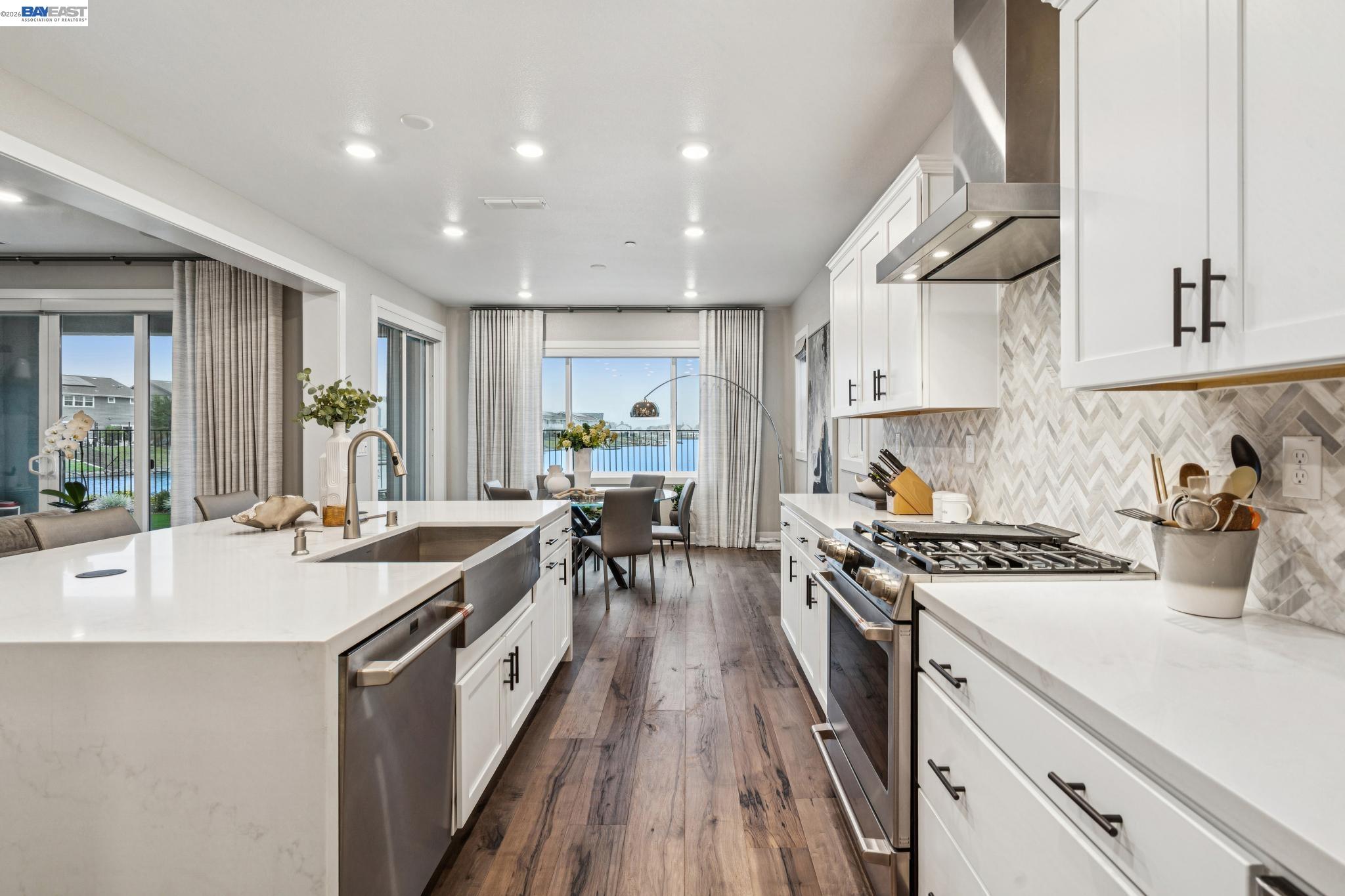 Detail Gallery Image 11 of 59 For 2827 Irish Meadow Way, Lathrop,  CA 95330 - 3 Beds | 2/1 Baths