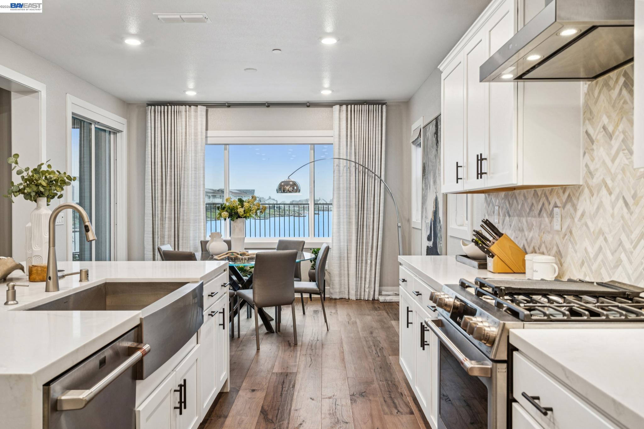 Detail Gallery Image 12 of 59 For 2827 Irish Meadow Way, Lathrop,  CA 95330 - 3 Beds | 2/1 Baths