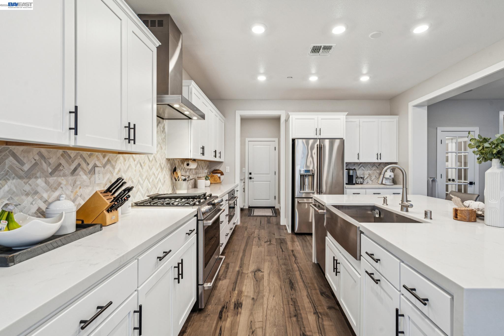 Detail Gallery Image 13 of 59 For 2827 Irish Meadow Way, Lathrop,  CA 95330 - 3 Beds | 2/1 Baths