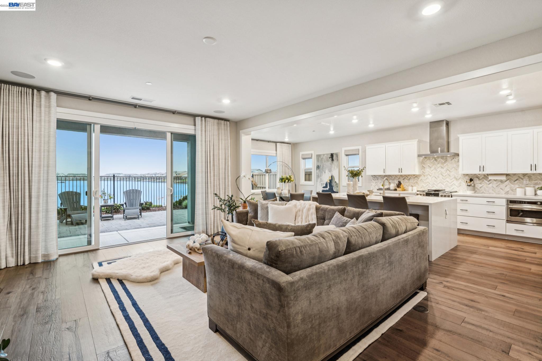 Detail Gallery Image 3 of 59 For 2827 Irish Meadow Way, Lathrop,  CA 95330 - 3 Beds | 2/1 Baths