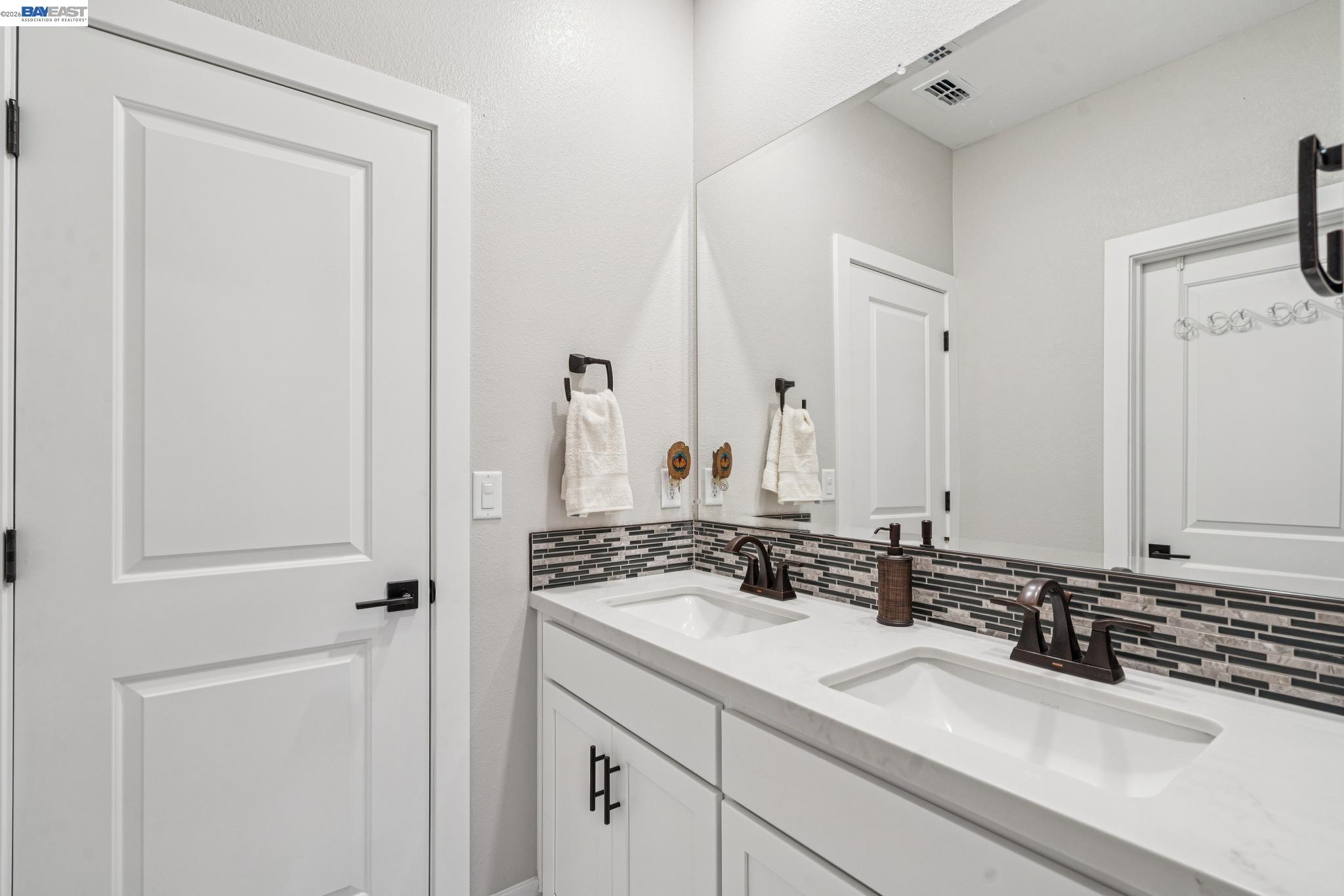 Detail Gallery Image 34 of 59 For 2827 Irish Meadow Way, Lathrop,  CA 95330 - 3 Beds | 2/1 Baths