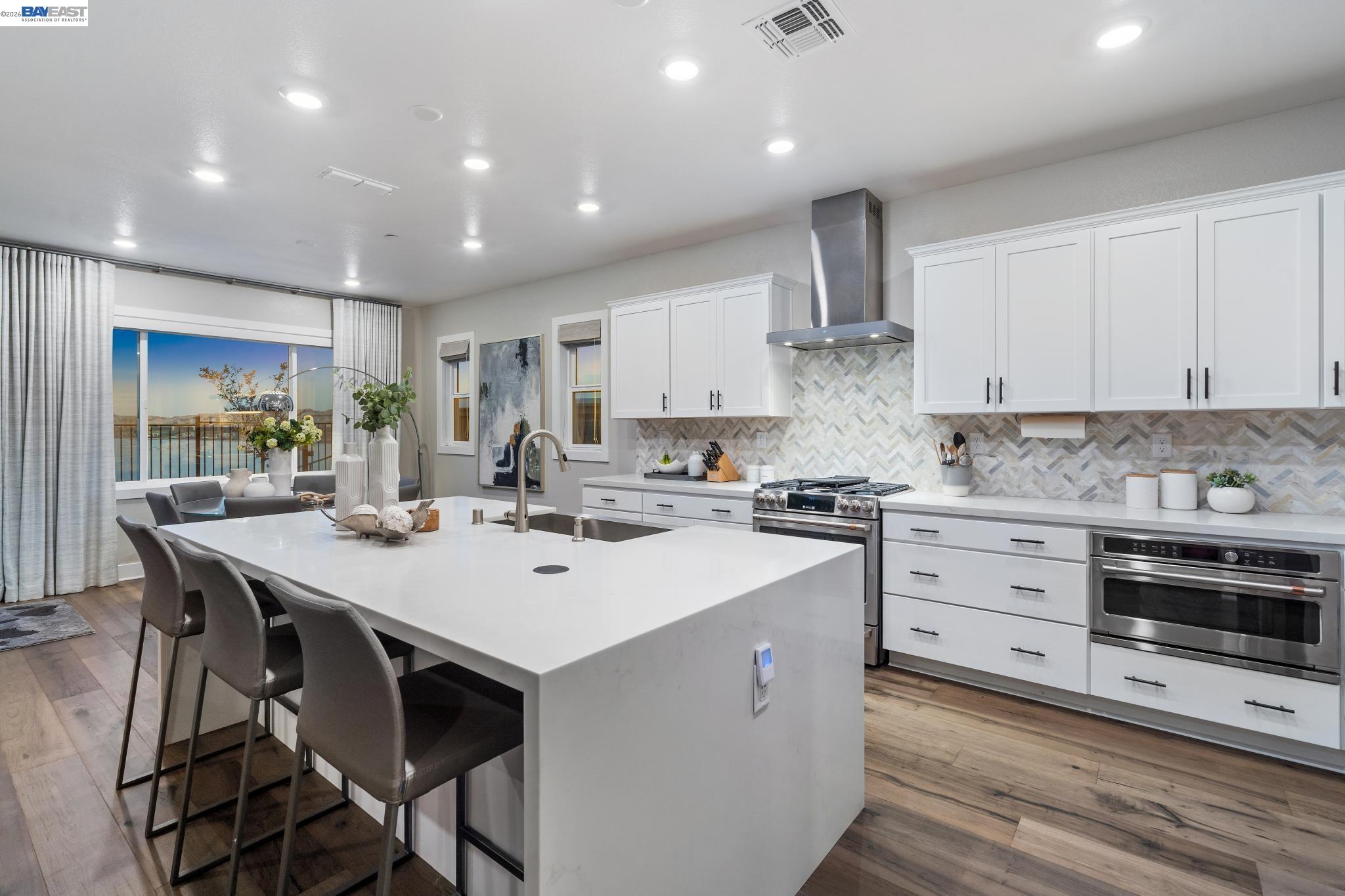 Detail Gallery Image 8 of 59 For 2827 Irish Meadow Way, Lathrop,  CA 95330 - 3 Beds | 2/1 Baths