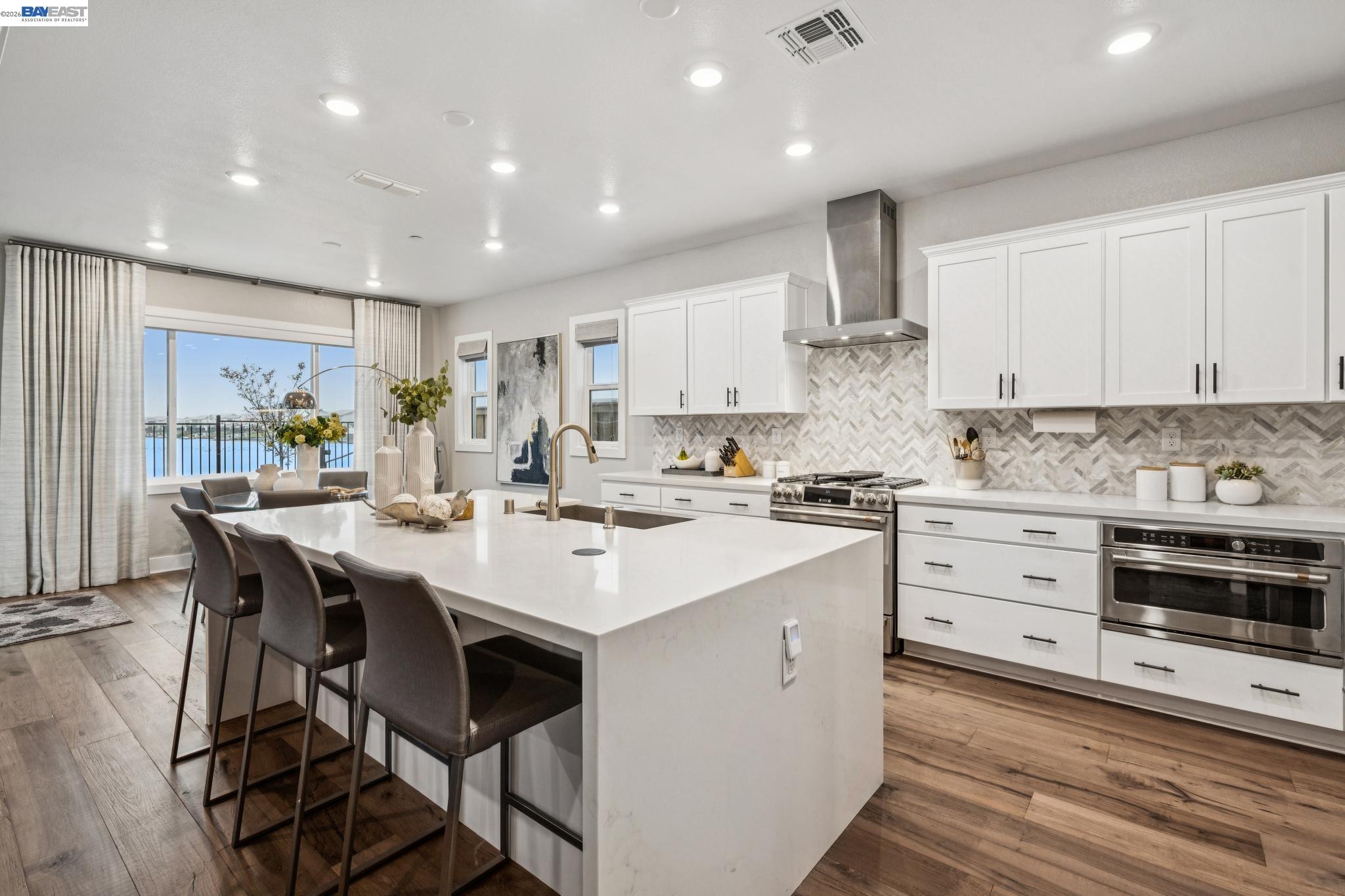 Detail Gallery Image 10 of 59 For 2827 Irish Meadow Way, Lathrop,  CA 95330 - 3 Beds | 2/1 Baths