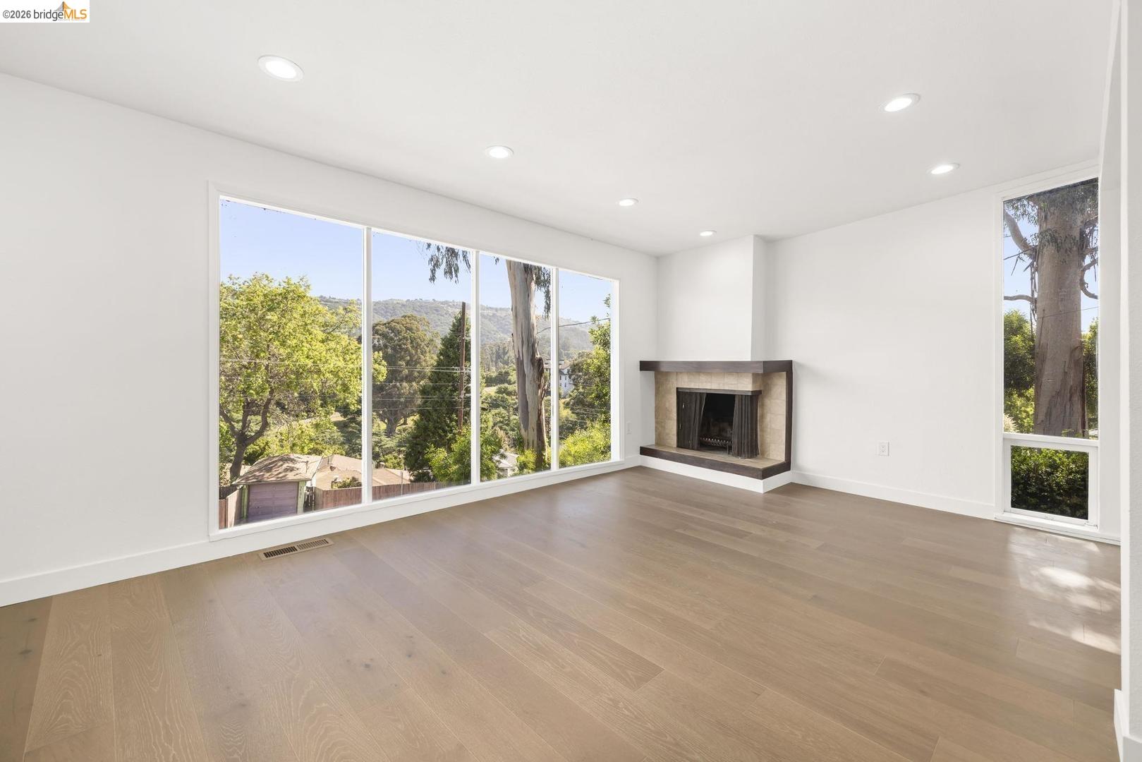 Detail Gallery Image 11 of 36 For 3409 Wyman St, Oakland,  CA 94619 - 2 Beds | 1/1 Baths