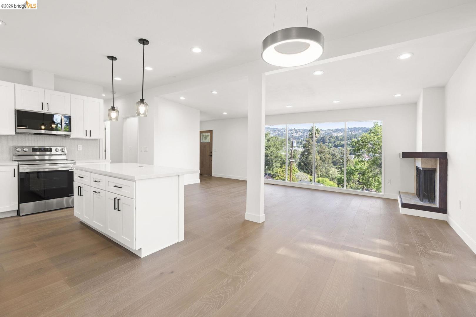 Detail Gallery Image 13 of 36 For 3409 Wyman St, Oakland,  CA 94619 - 2 Beds | 1/1 Baths