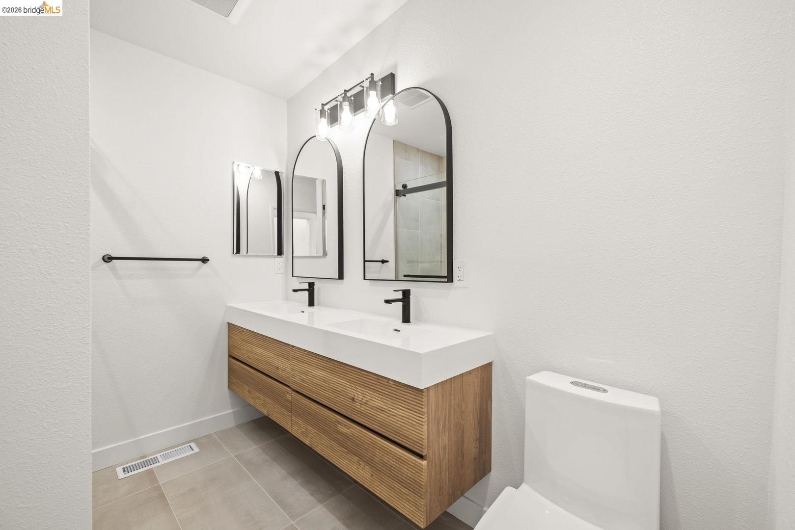 Detail Gallery Image 15 of 36 For 3409 Wyman St, Oakland,  CA 94619 - 2 Beds | 1/1 Baths