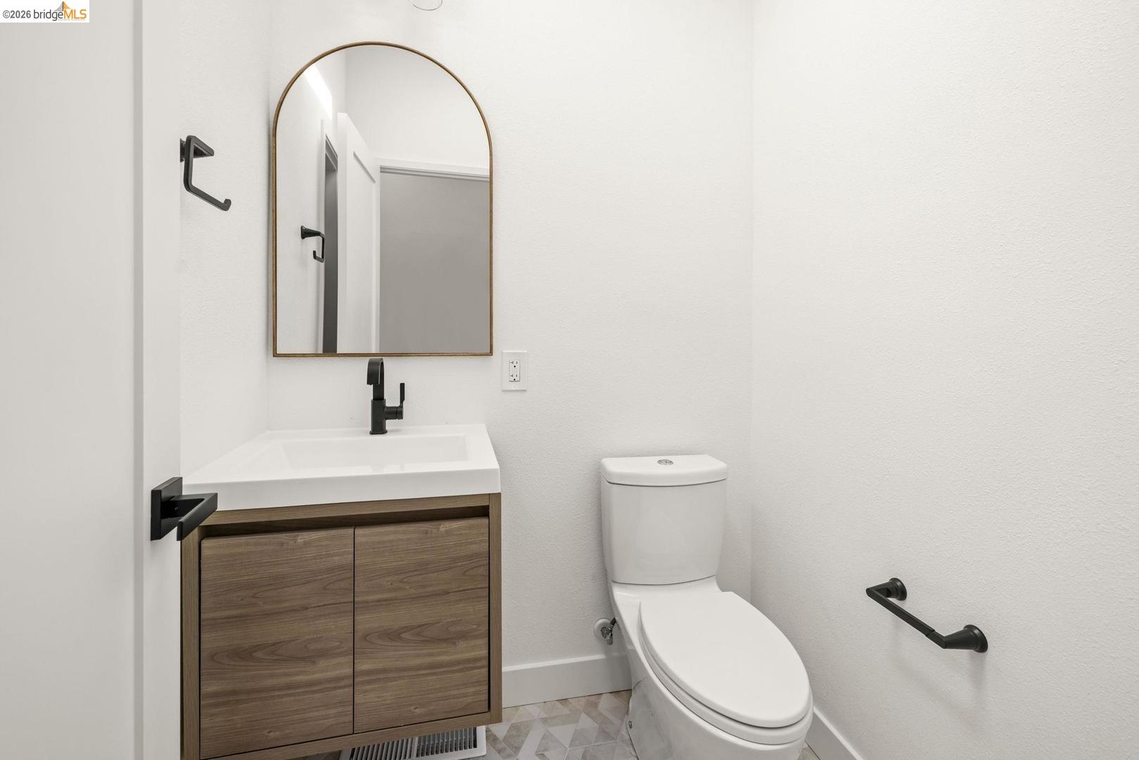 Detail Gallery Image 19 of 36 For 3409 Wyman St, Oakland,  CA 94619 - 2 Beds | 1/1 Baths