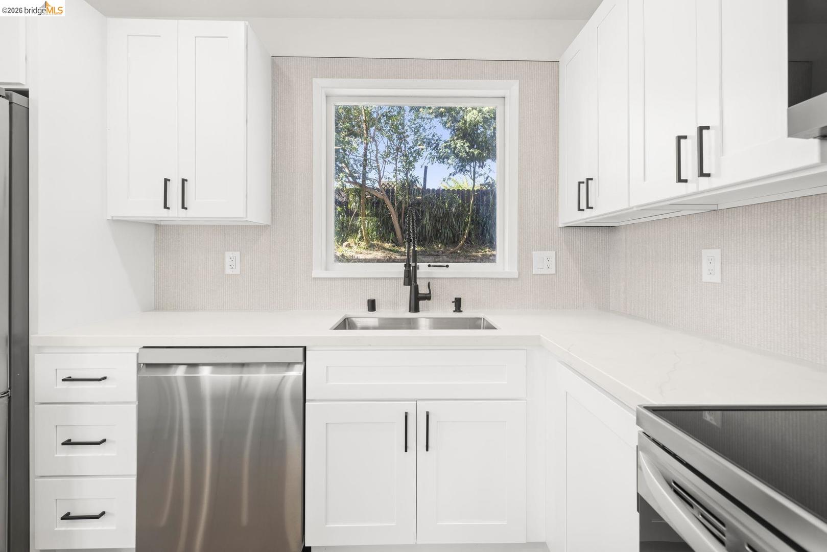 Detail Gallery Image 5 of 36 For 3409 Wyman St, Oakland,  CA 94619 - 2 Beds | 1/1 Baths