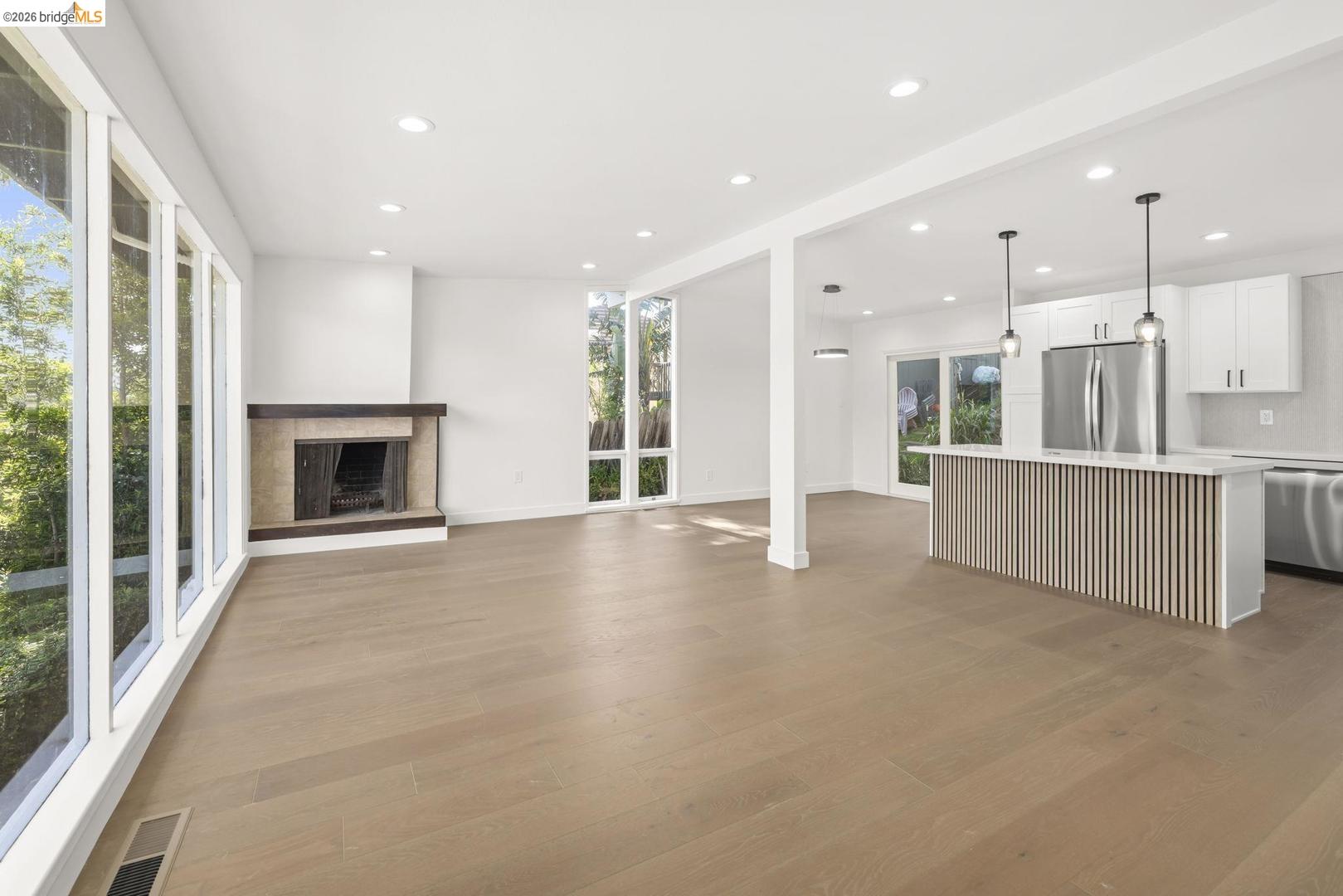 Detail Gallery Image 9 of 36 For 3409 Wyman St, Oakland,  CA 94619 - 2 Beds | 1/1 Baths