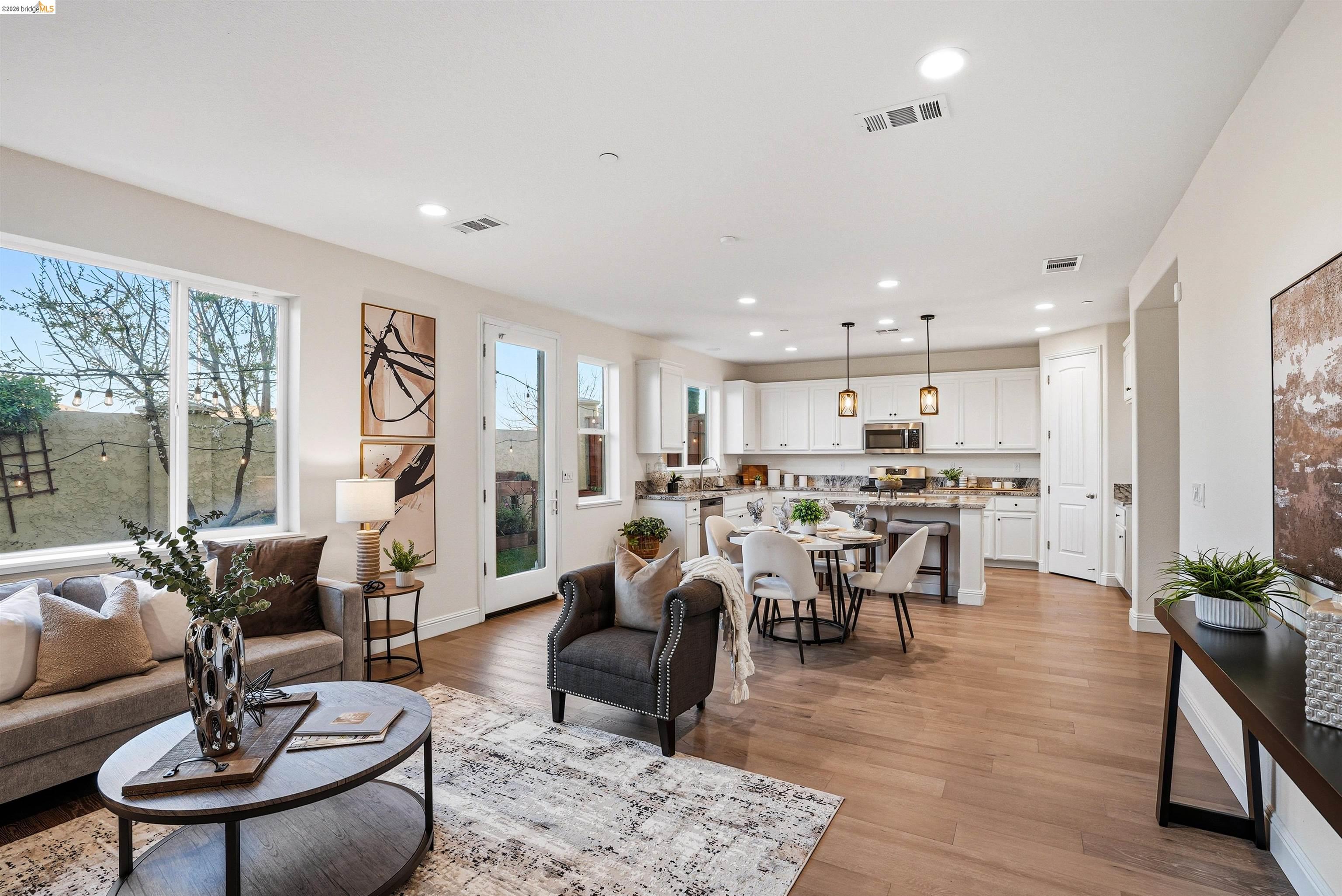 Detail Gallery Image 6 of 36 For 2525 Modena Dr, Pittsburg,  CA 94565 - 5 Beds | 3 Baths