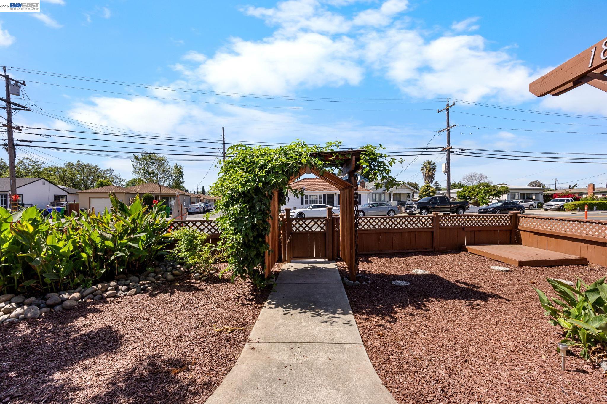 Detail Gallery Image 2 of 44 For 18286 Meekland Ave, Hayward,  CA 94541 - 3 Beds | 2 Baths