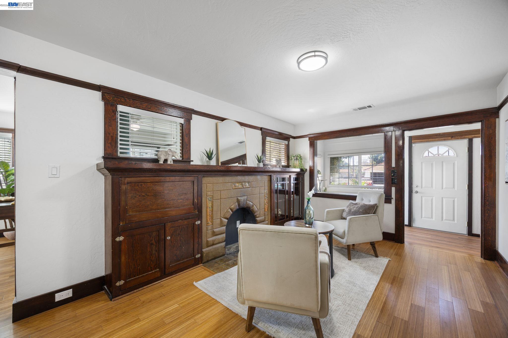 Detail Gallery Image 11 of 44 For 18286 Meekland Ave, Hayward,  CA 94541 - 3 Beds | 2 Baths