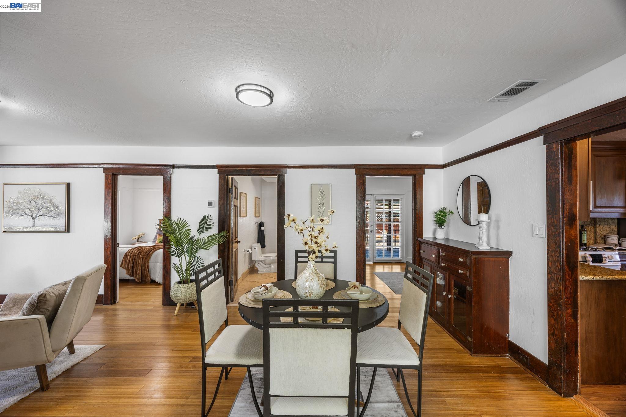 Detail Gallery Image 13 of 44 For 18286 Meekland Ave, Hayward,  CA 94541 - 3 Beds | 2 Baths