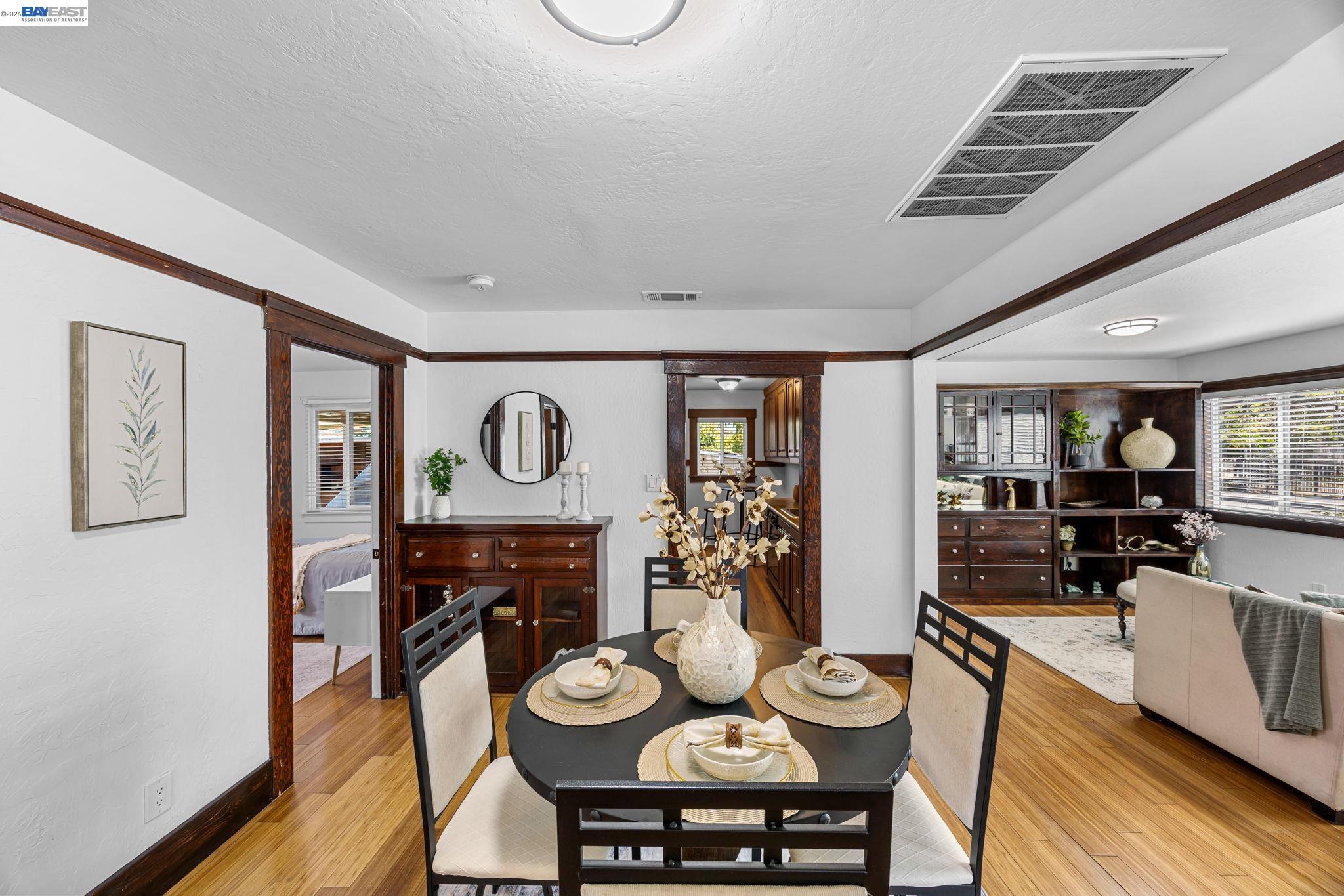 Detail Gallery Image 17 of 44 For 18286 Meekland Ave, Hayward,  CA 94541 - 3 Beds | 2 Baths