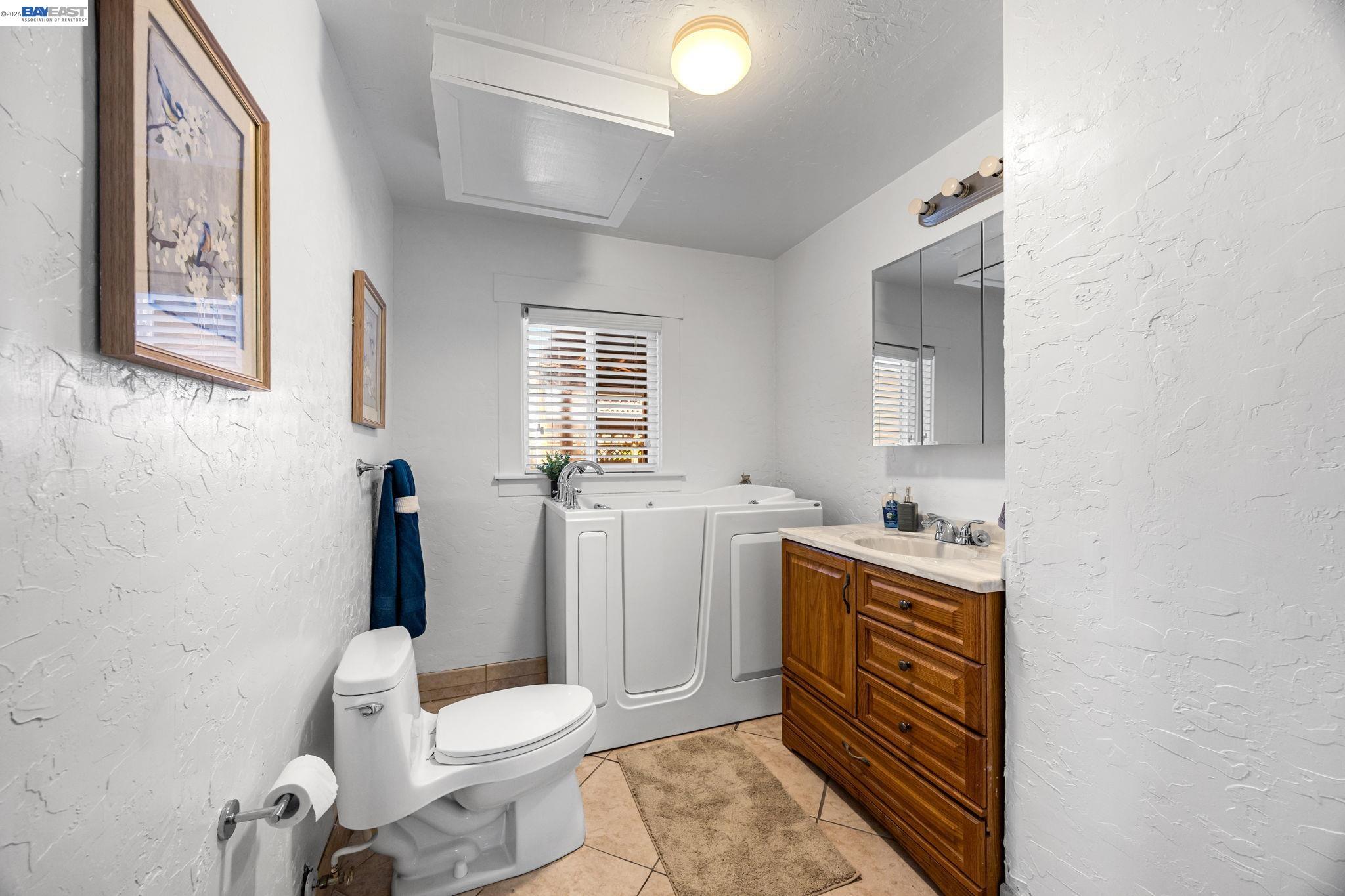 Detail Gallery Image 18 of 44 For 18286 Meekland Ave, Hayward,  CA 94541 - 3 Beds | 2 Baths