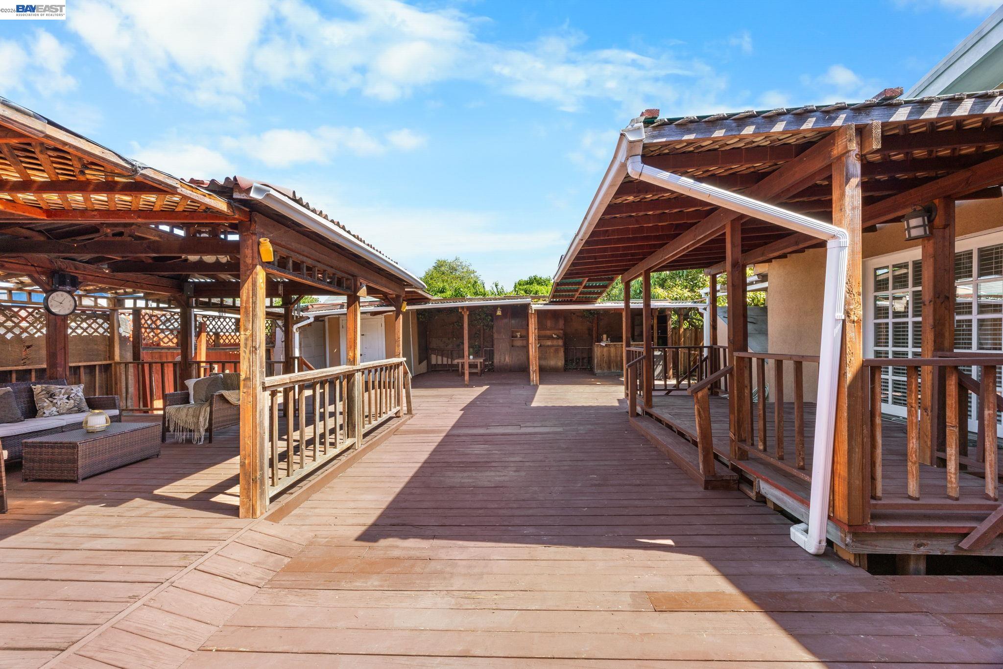 Detail Gallery Image 40 of 44 For 18286 Meekland Ave, Hayward,  CA 94541 - 3 Beds | 2 Baths