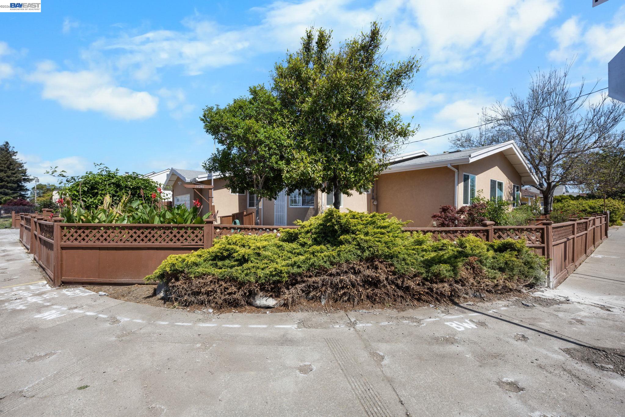 Detail Gallery Image 5 of 44 For 18286 Meekland Ave, Hayward,  CA 94541 - 3 Beds | 2 Baths