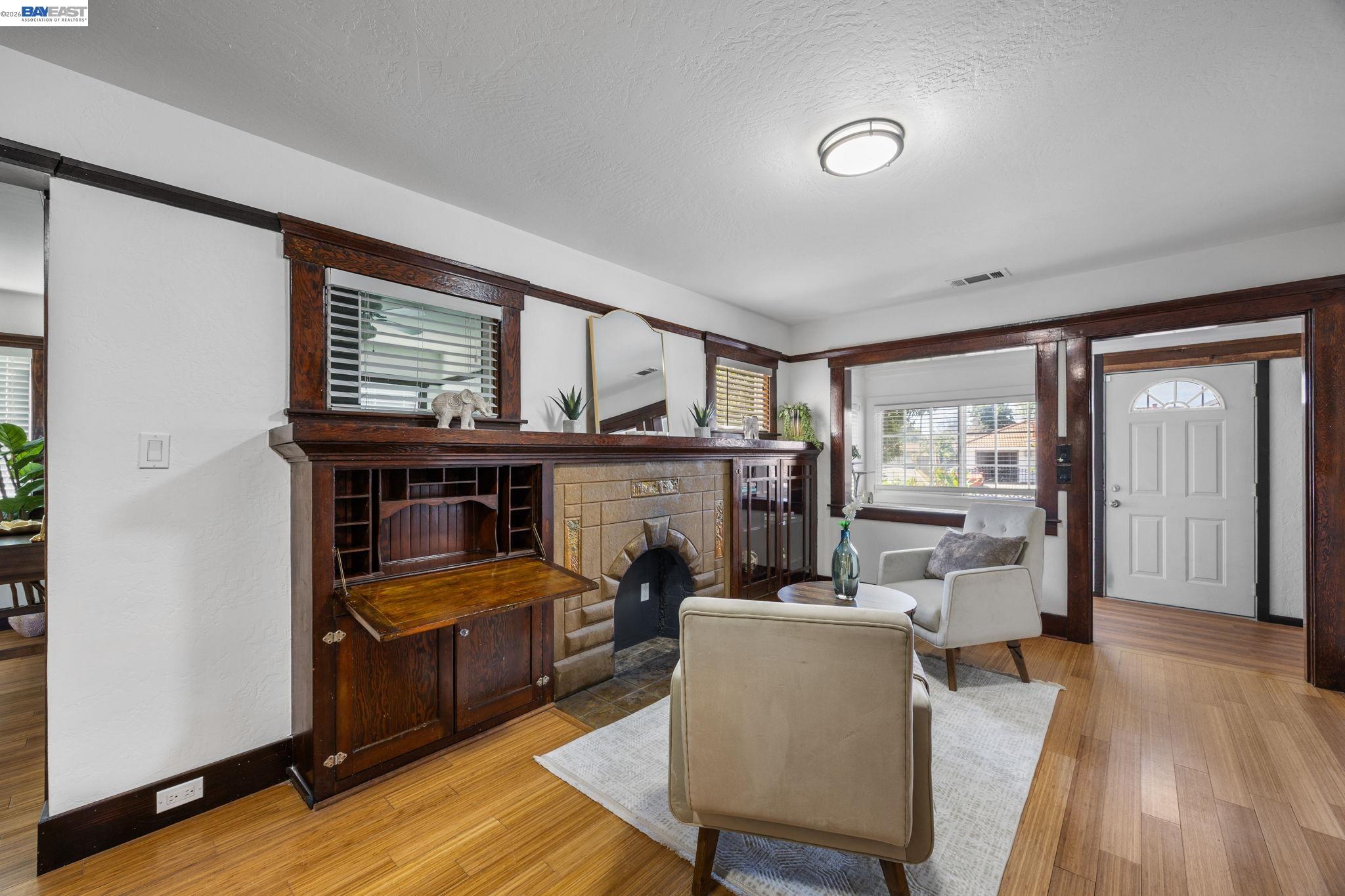 Detail Gallery Image 9 of 44 For 18286 Meekland Ave, Hayward,  CA 94541 - 3 Beds | 2 Baths