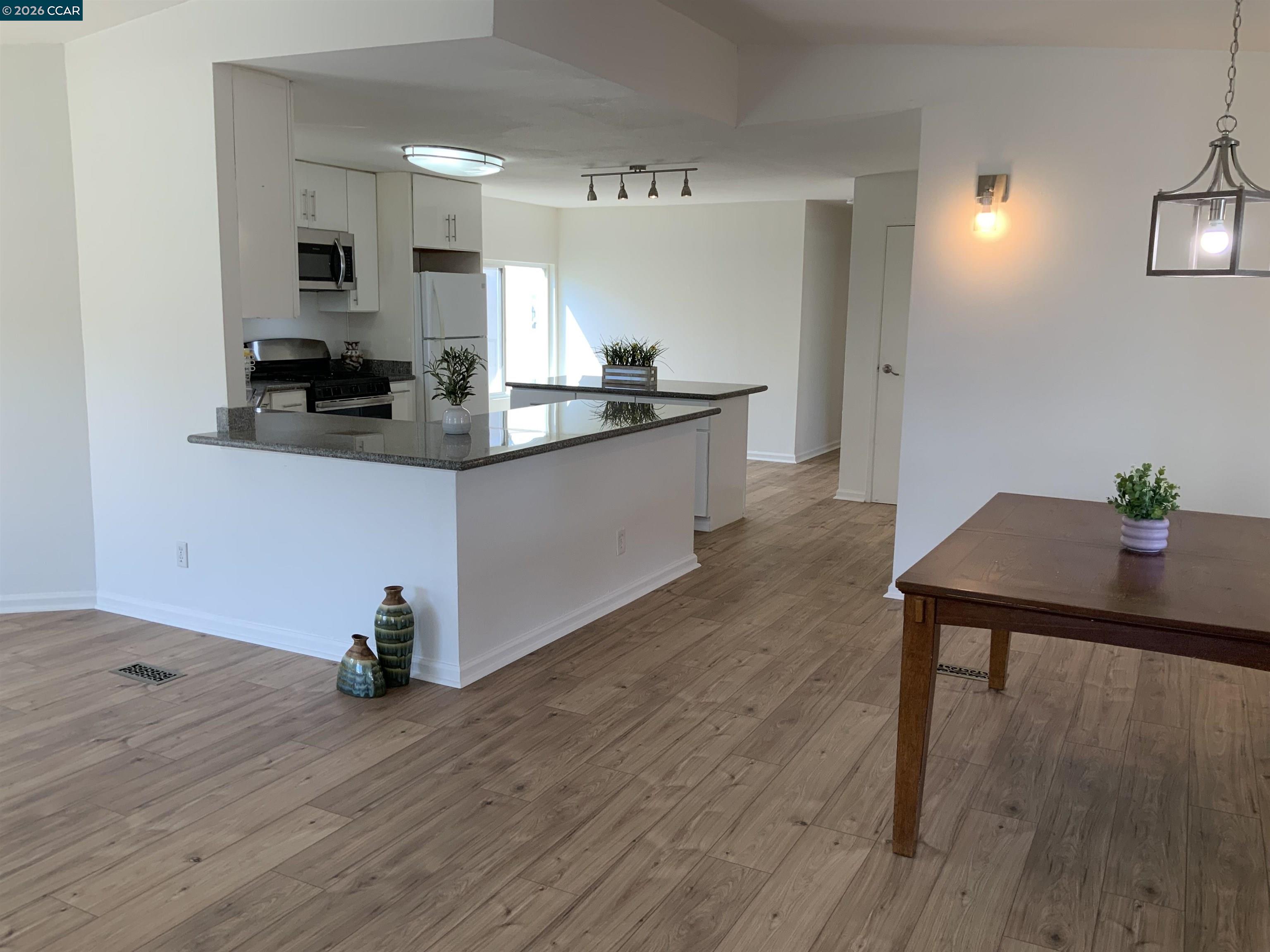 Detail Gallery Image 5 of 37 For 140 Shannon, Pittsburg,  CA 94565 - 4 Beds | 2 Baths