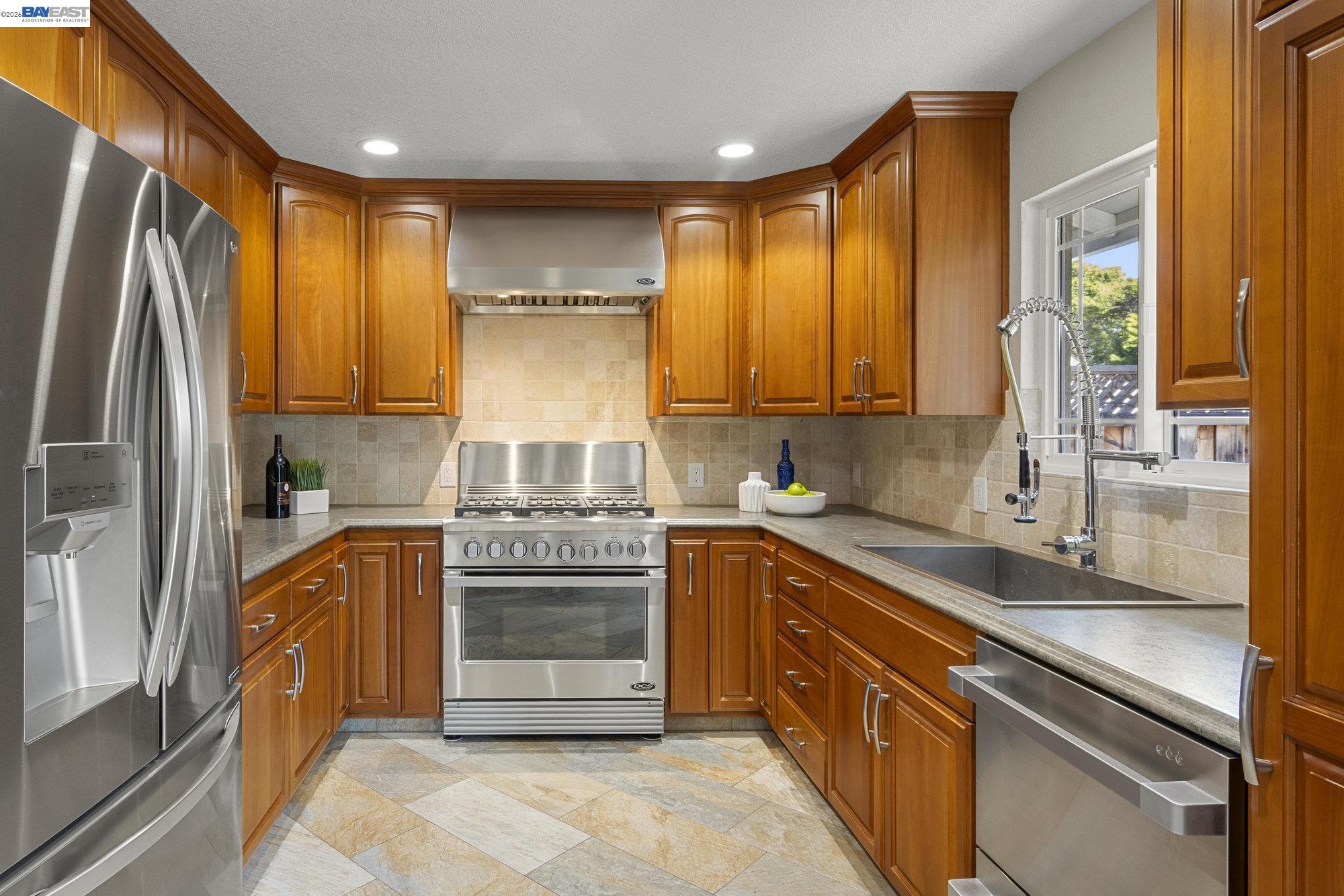 Detail Gallery Image 7 of 31 For 5706 Willkie Pl, Fremont,  CA 94538 - 3 Beds | 1 Baths