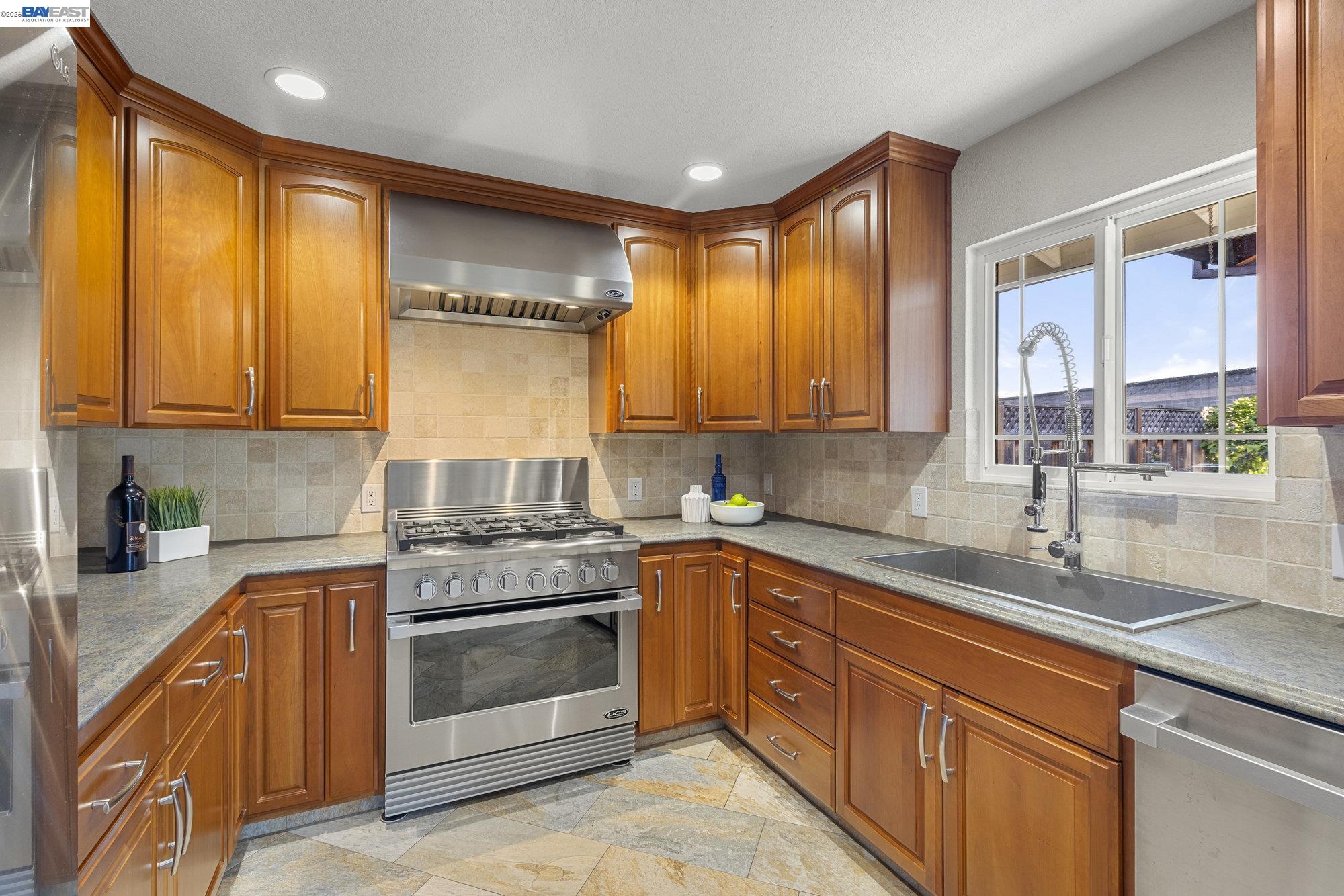 Detail Gallery Image 8 of 31 For 5706 Willkie Pl, Fremont,  CA 94538 - 3 Beds | 1 Baths