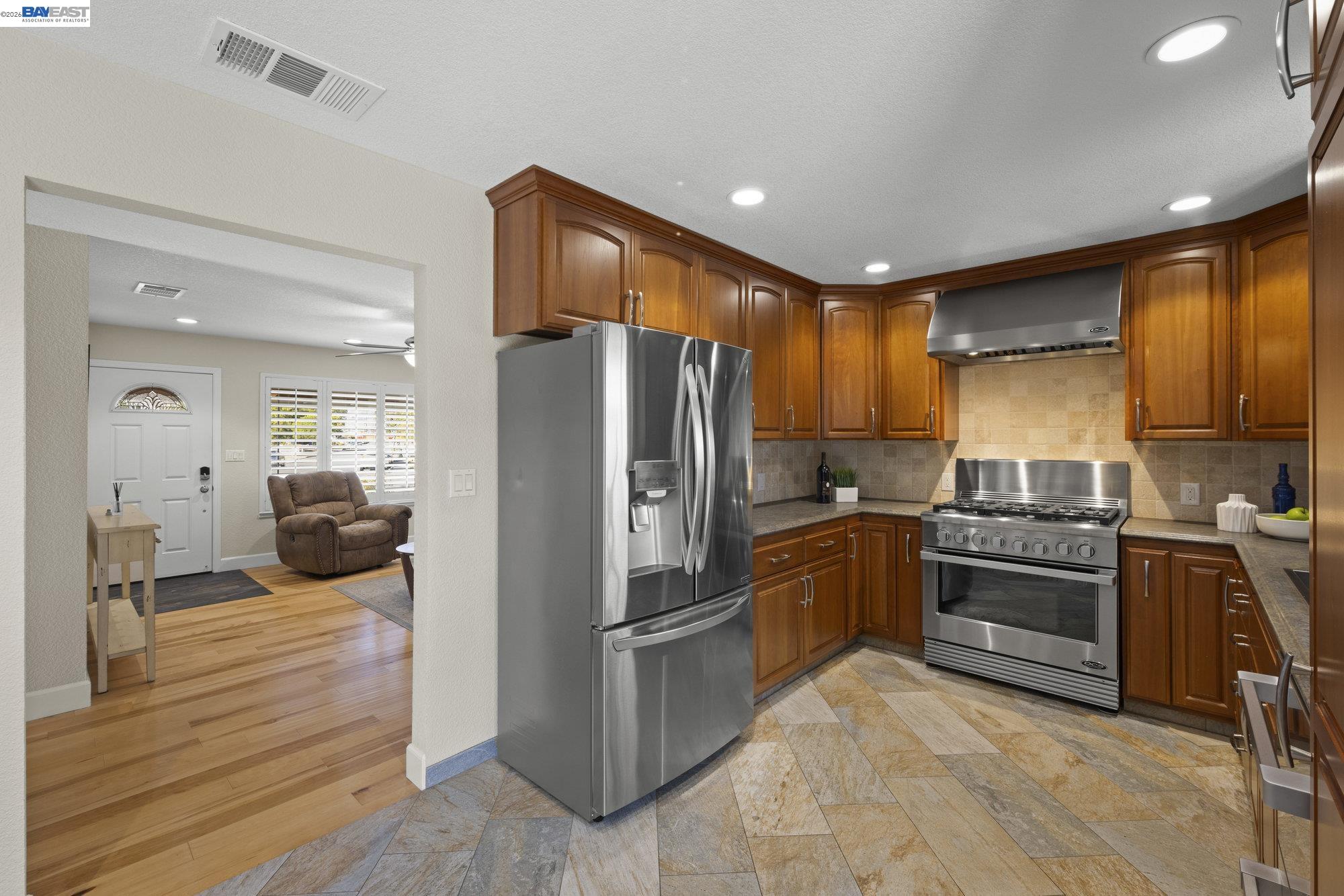 Detail Gallery Image 9 of 31 For 5706 Willkie Pl, Fremont,  CA 94538 - 3 Beds | 1 Baths