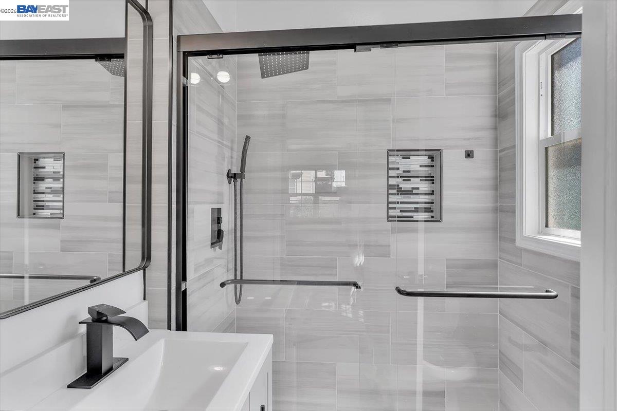 Detail Gallery Image 24 of 37 For 3300 Harrison St, Oakland,  CA 94611 - – Beds | – Baths