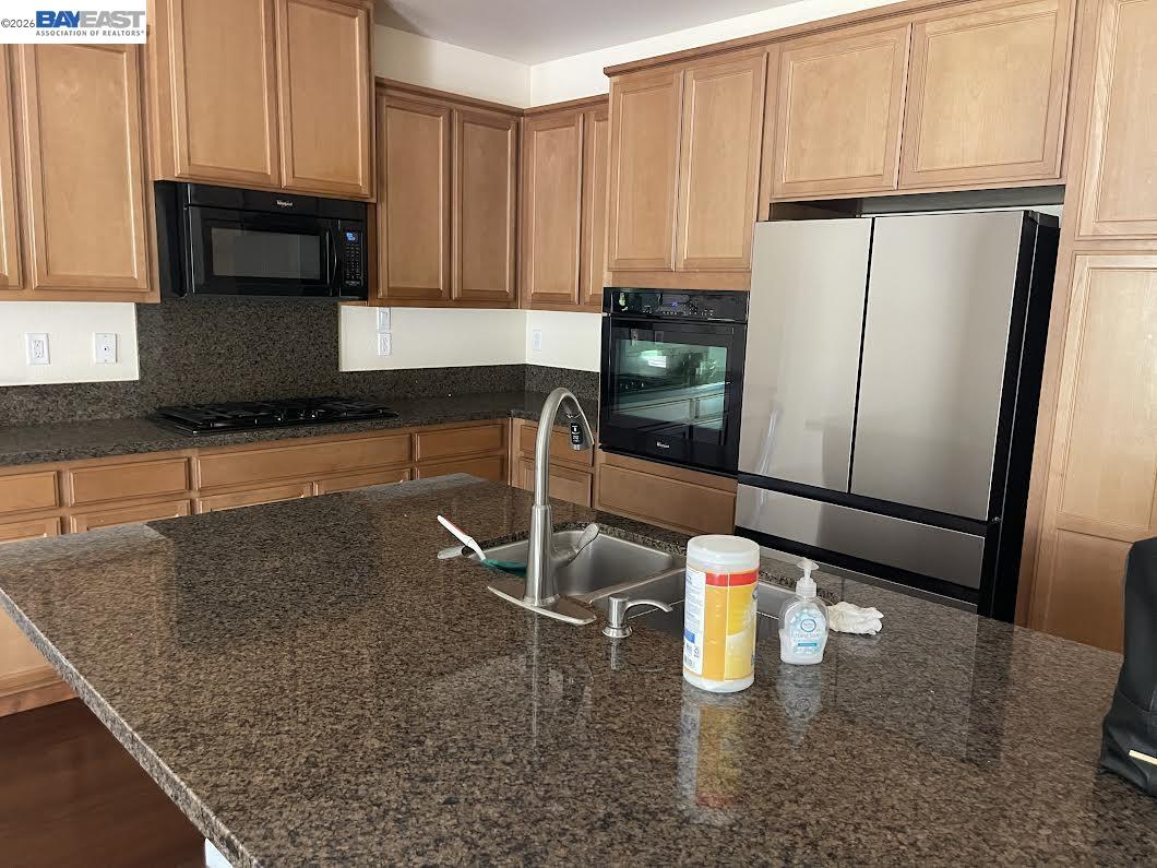 Detail Gallery Image 11 of 12 For 1235 Santona Ct, Manteca,  CA 95337 - 4 Beds | 3 Baths