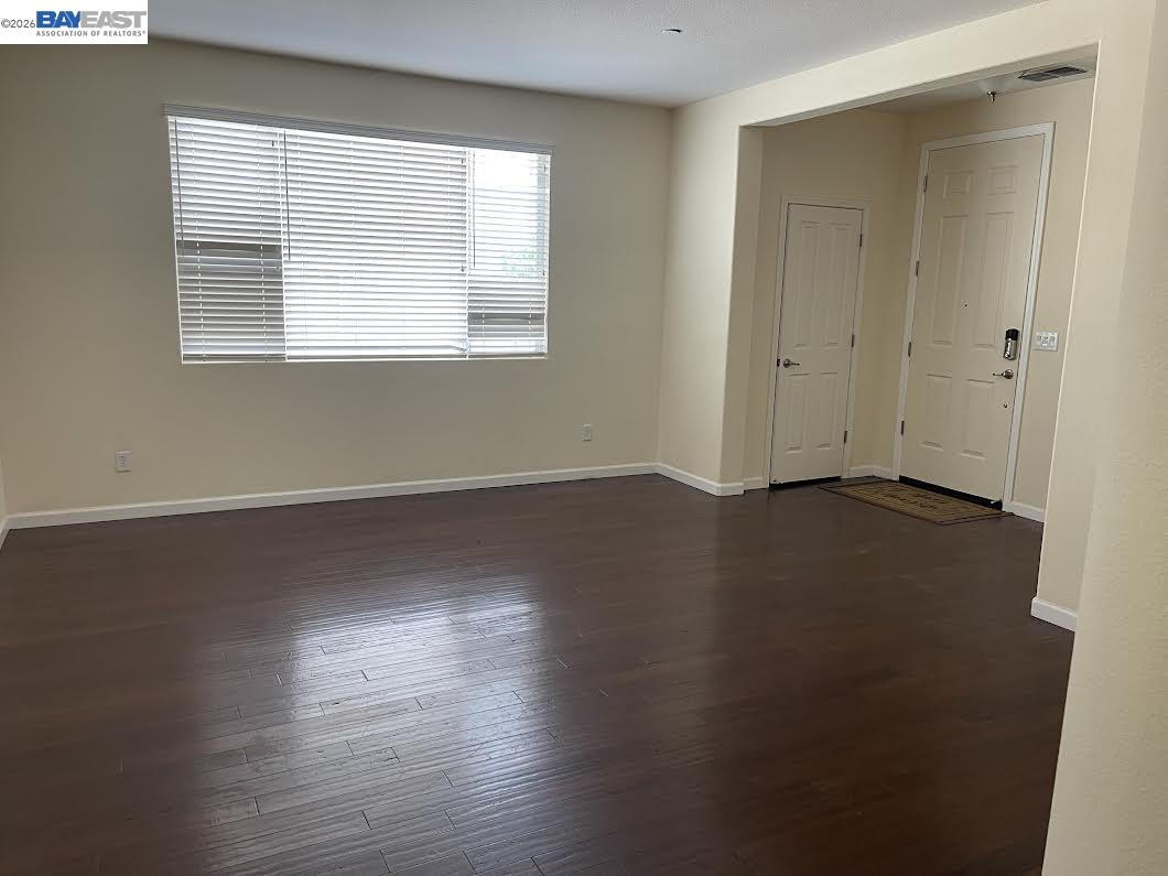 Detail Gallery Image 5 of 12 For 1235 Santona Ct, Manteca,  CA 95337 - 4 Beds | 3 Baths