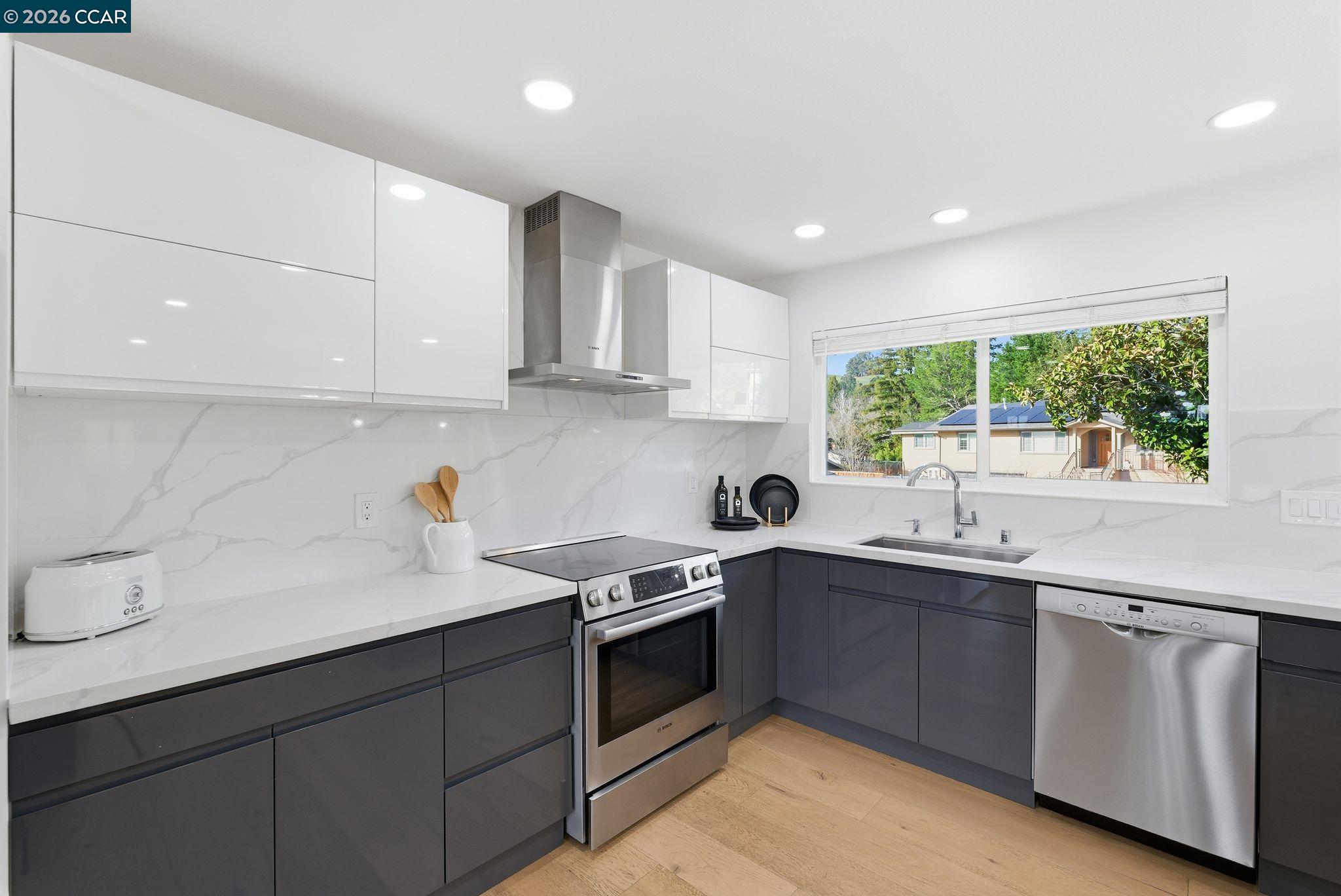 Detail Gallery Image 14 of 53 For 89 Greenfield Dr, Moraga,  CA 94556 - 5 Beds | 3 Baths