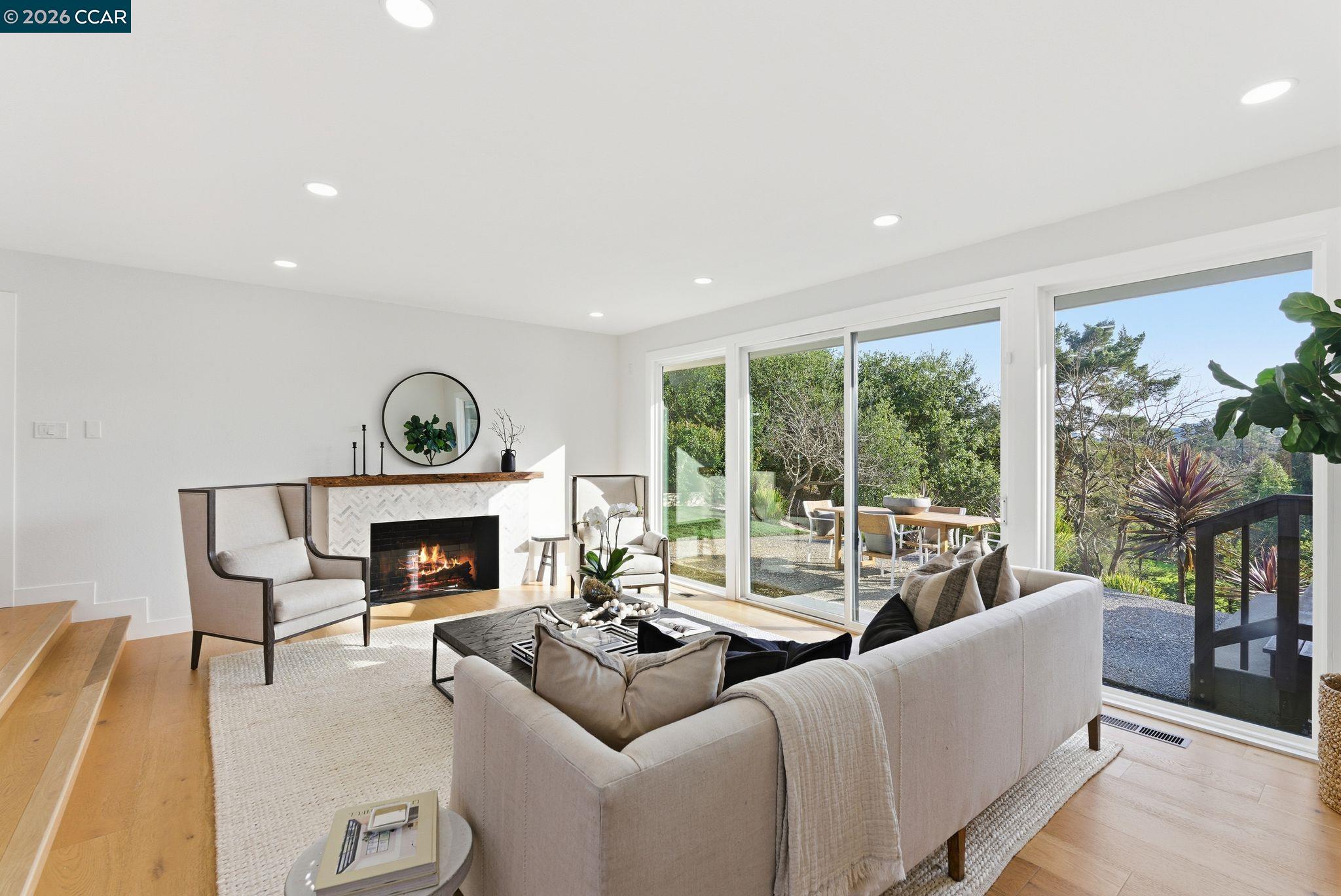 Detail Gallery Image 6 of 53 For 89 Greenfield Dr, Moraga,  CA 94556 - 5 Beds | 3 Baths