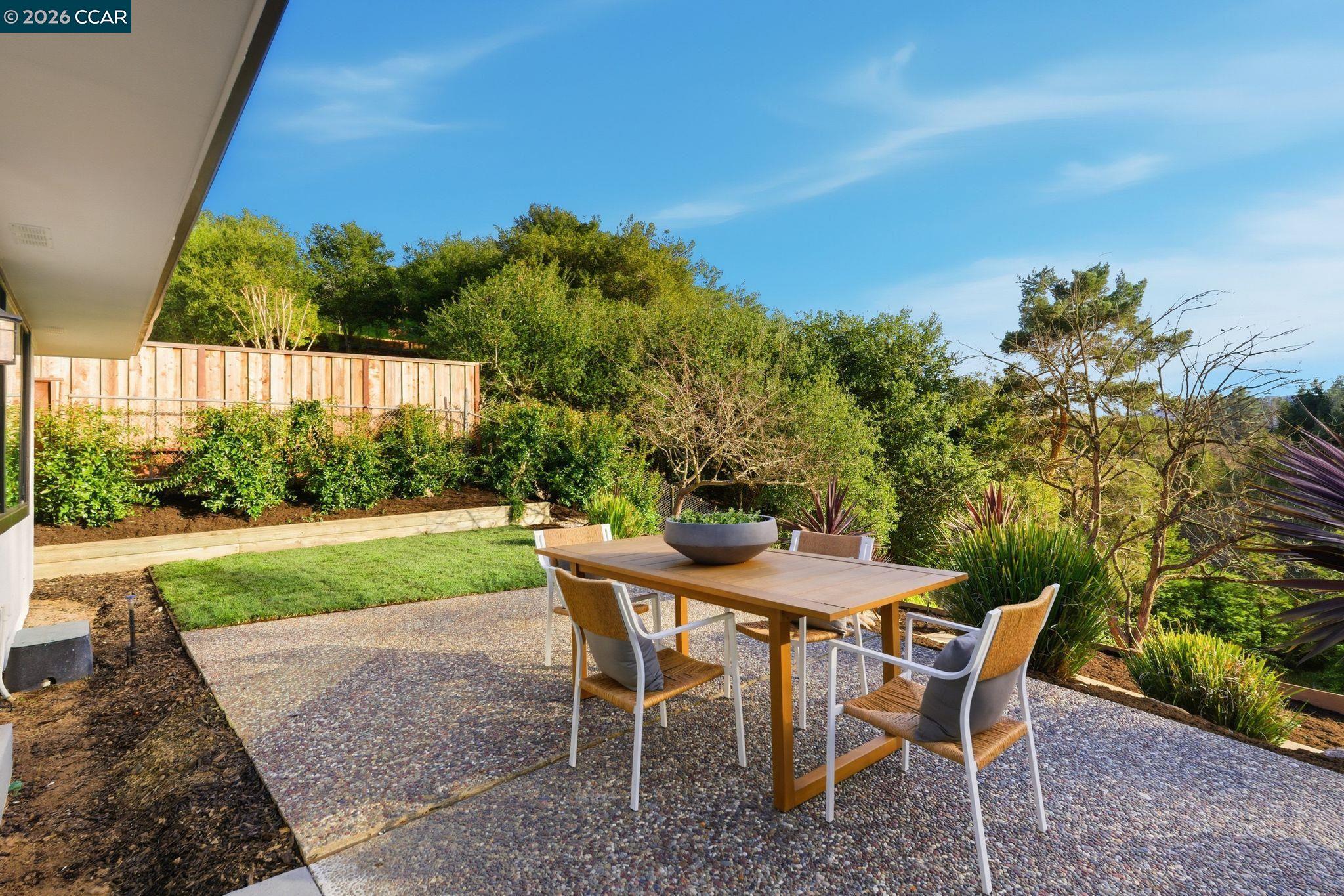 Detail Gallery Image 8 of 53 For 89 Greenfield Dr, Moraga,  CA 94556 - 5 Beds | 3 Baths