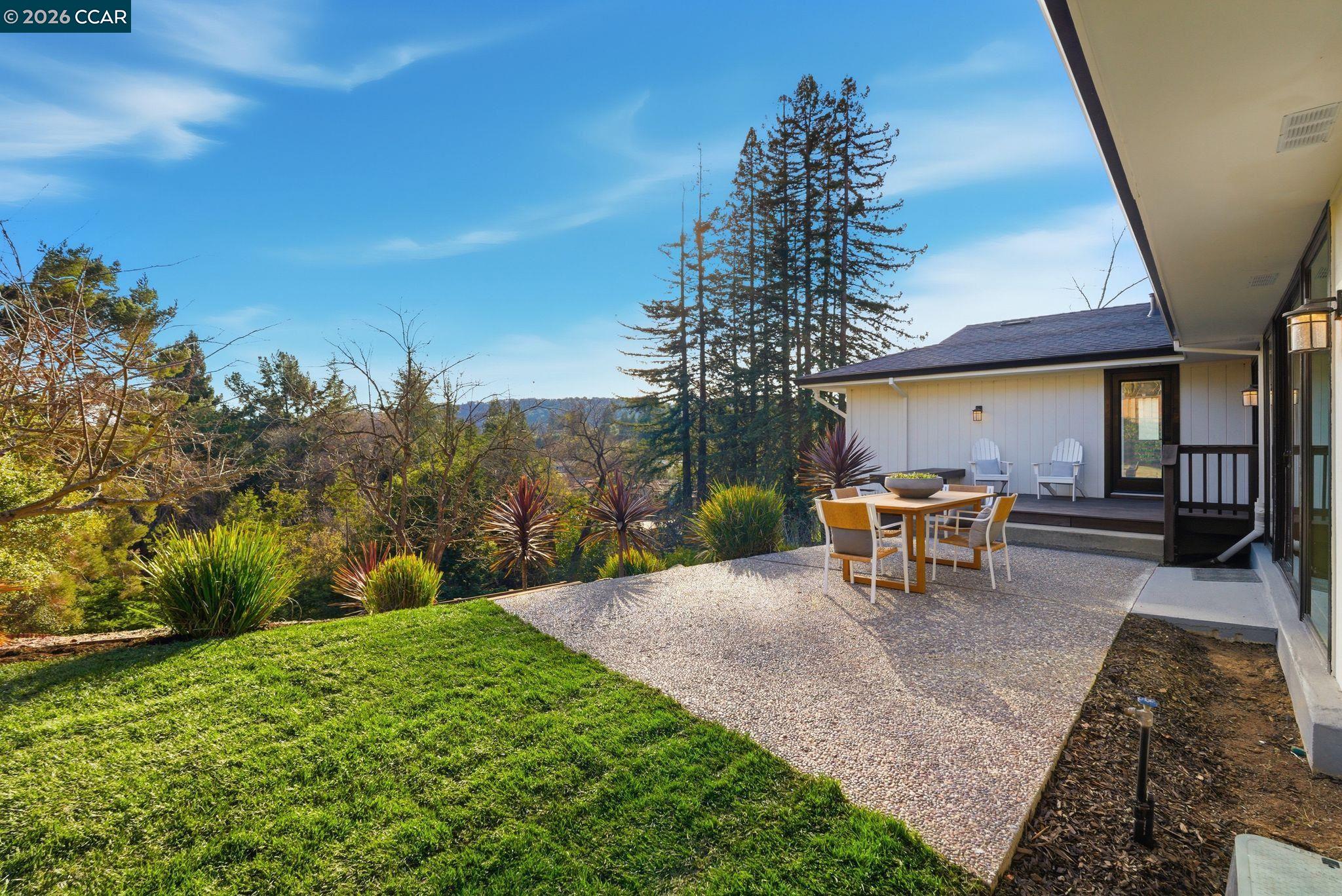 Detail Gallery Image 9 of 53 For 89 Greenfield Dr, Moraga,  CA 94556 - 5 Beds | 3 Baths