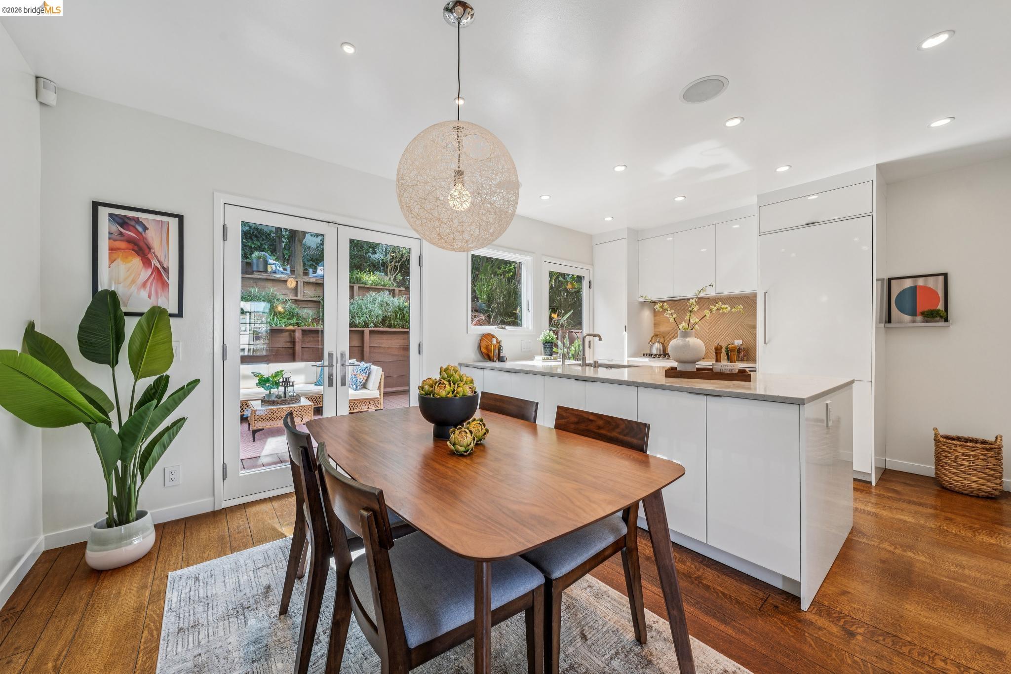 Detail Gallery Image 11 of 60 For 2306 Ivy Dr, Oakland,  CA 94606 - 4 Beds | 2 Baths