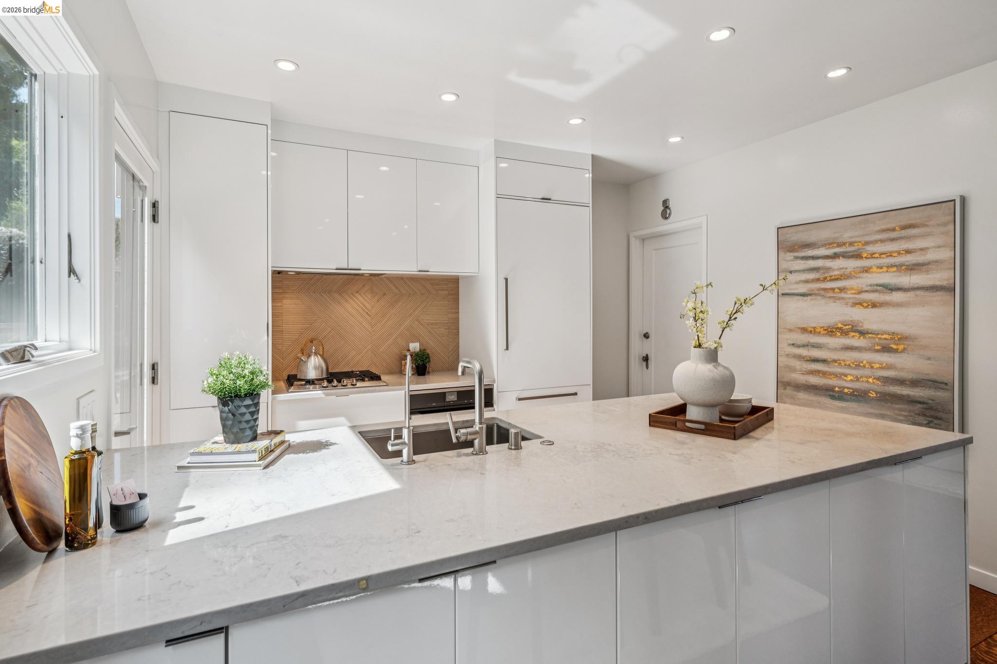 Detail Gallery Image 15 of 60 For 2306 Ivy Dr, Oakland,  CA 94606 - 4 Beds | 2 Baths