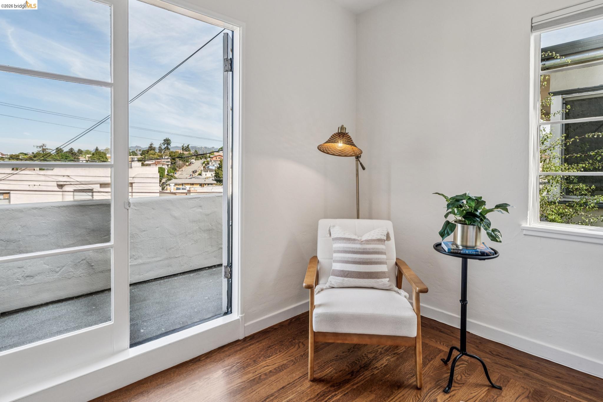 Detail Gallery Image 30 of 60 For 2306 Ivy Dr, Oakland,  CA 94606 - 4 Beds | 2 Baths