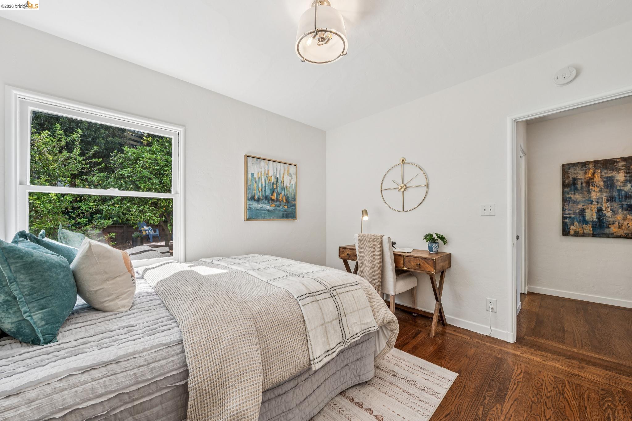 Detail Gallery Image 34 of 60 For 2306 Ivy Dr, Oakland,  CA 94606 - 4 Beds | 2 Baths