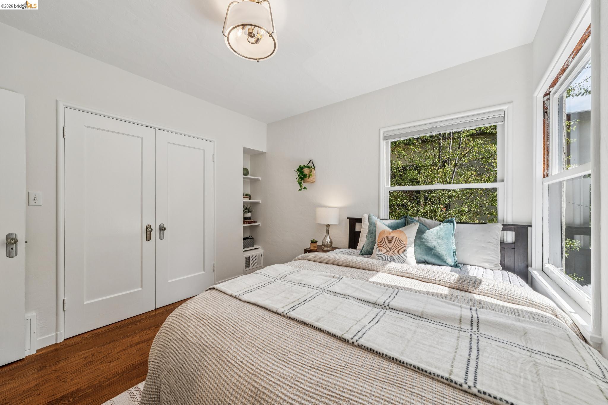 Detail Gallery Image 35 of 60 For 2306 Ivy Dr, Oakland,  CA 94606 - 4 Beds | 2 Baths