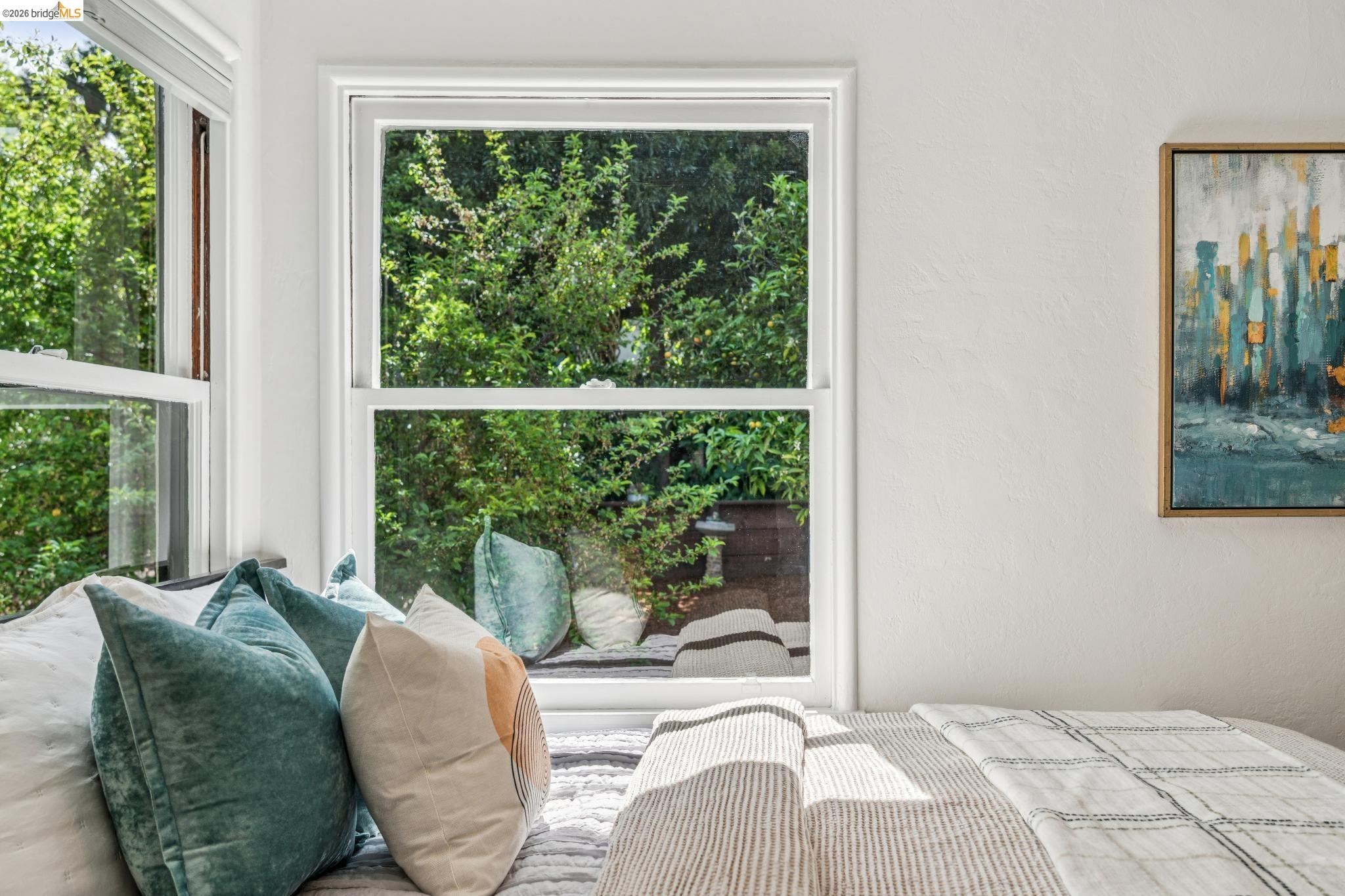 Detail Gallery Image 36 of 60 For 2306 Ivy Dr, Oakland,  CA 94606 - 4 Beds | 2 Baths