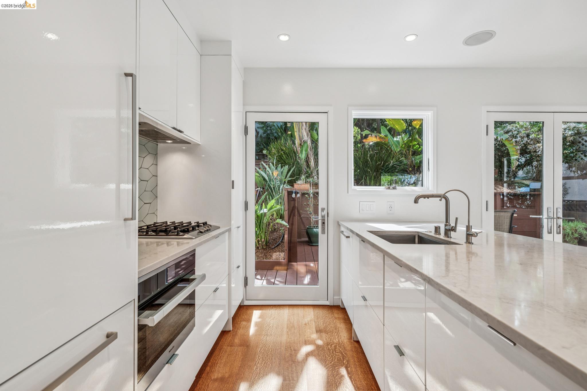 Detail Gallery Image 40 of 60 For 2306 Ivy Dr, Oakland,  CA 94606 - 4 Beds | 2 Baths