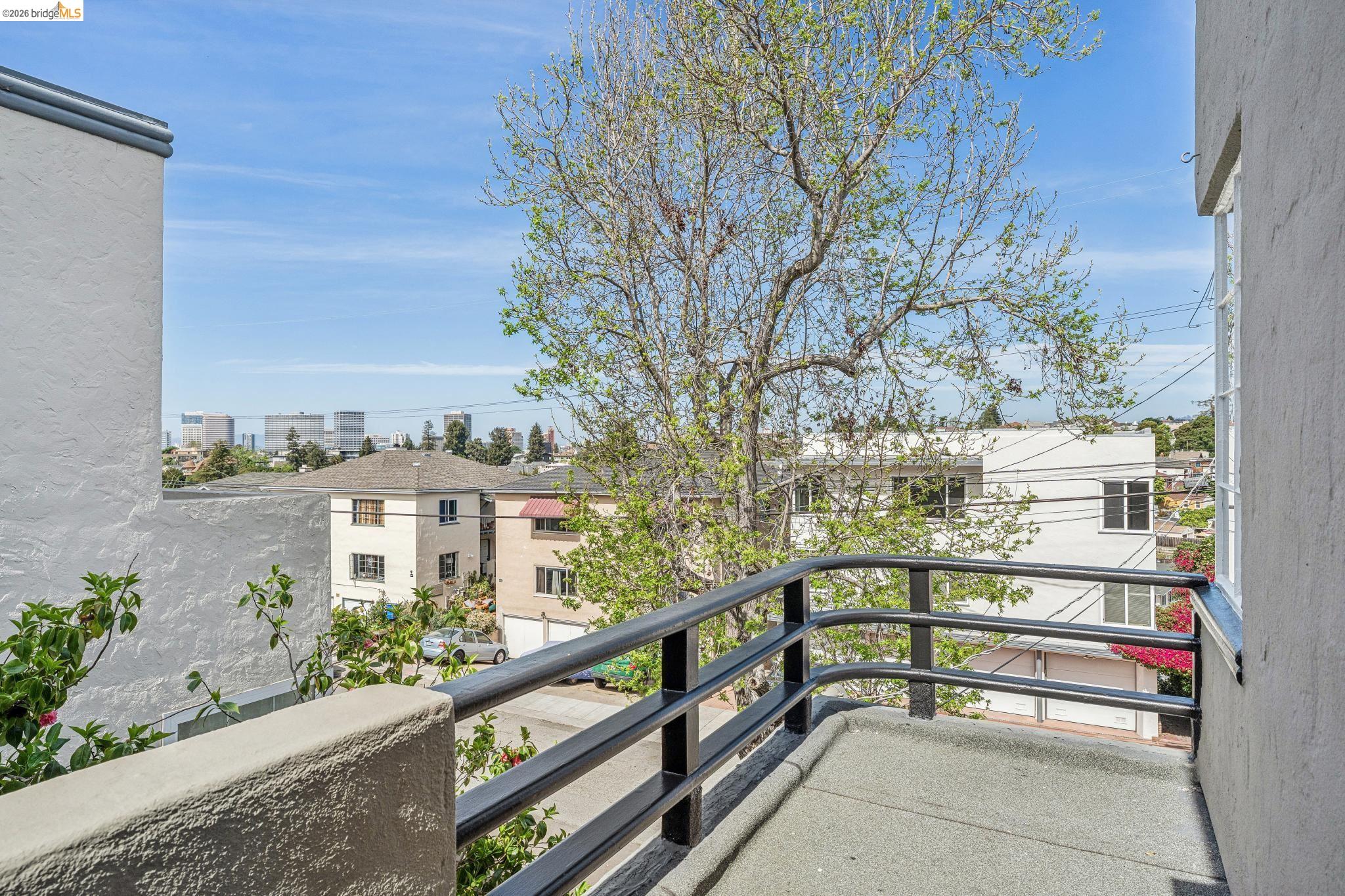 Detail Gallery Image 46 of 60 For 2306 Ivy Dr, Oakland,  CA 94606 - 4 Beds | 2 Baths