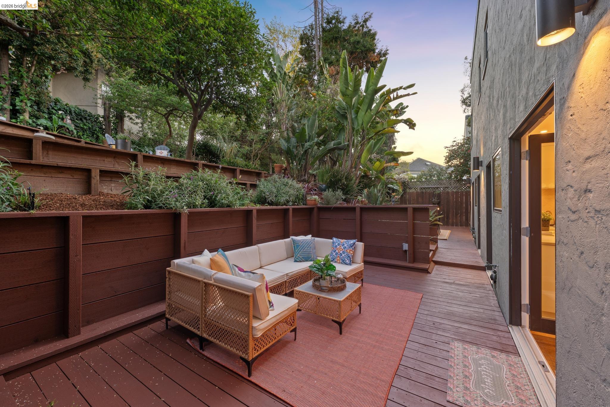 Detail Gallery Image 50 of 60 For 2306 Ivy Dr, Oakland,  CA 94606 - 4 Beds | 2 Baths