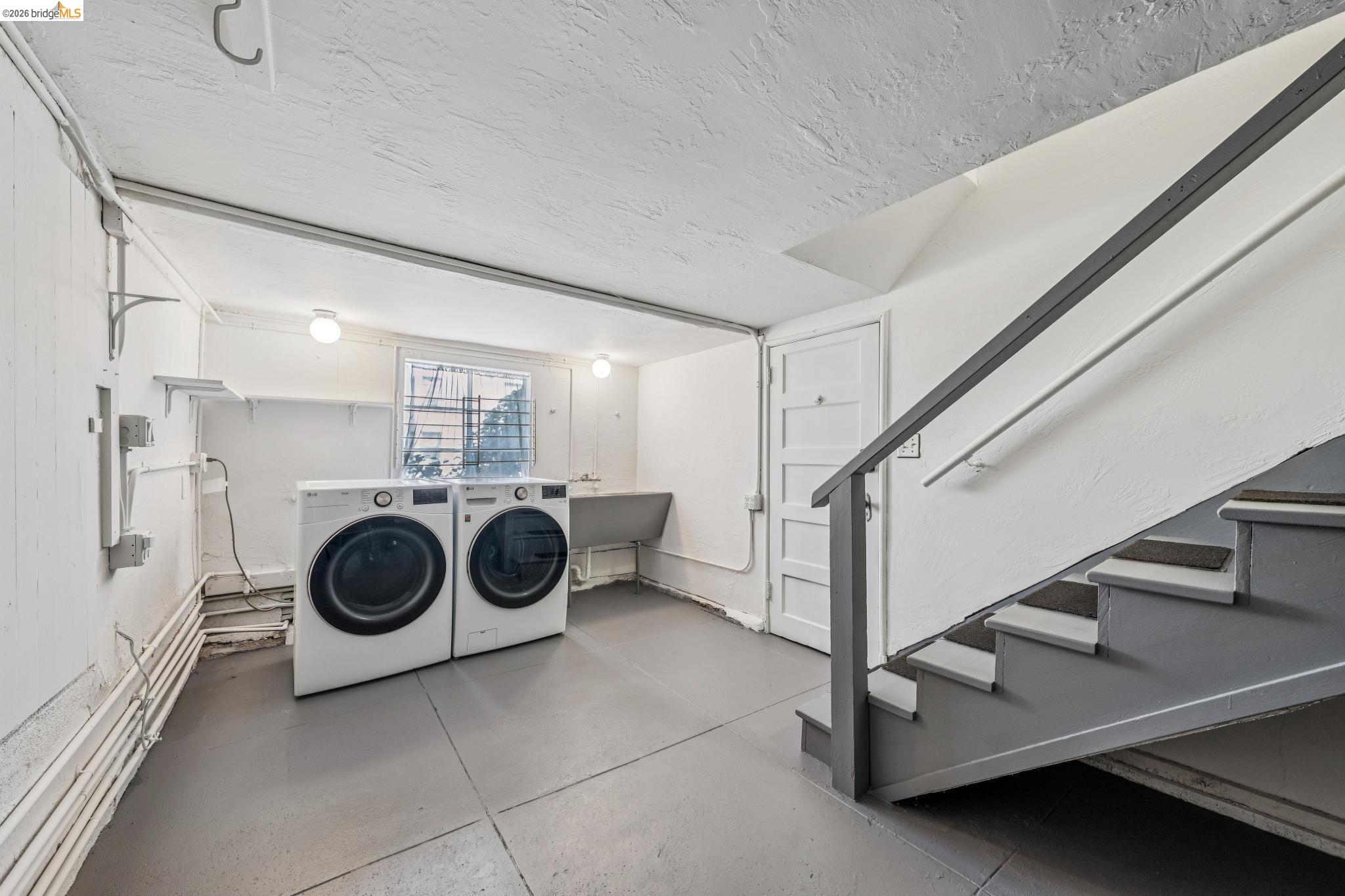 Detail Gallery Image 59 of 60 For 2306 Ivy Dr, Oakland,  CA 94606 - 4 Beds | 2 Baths