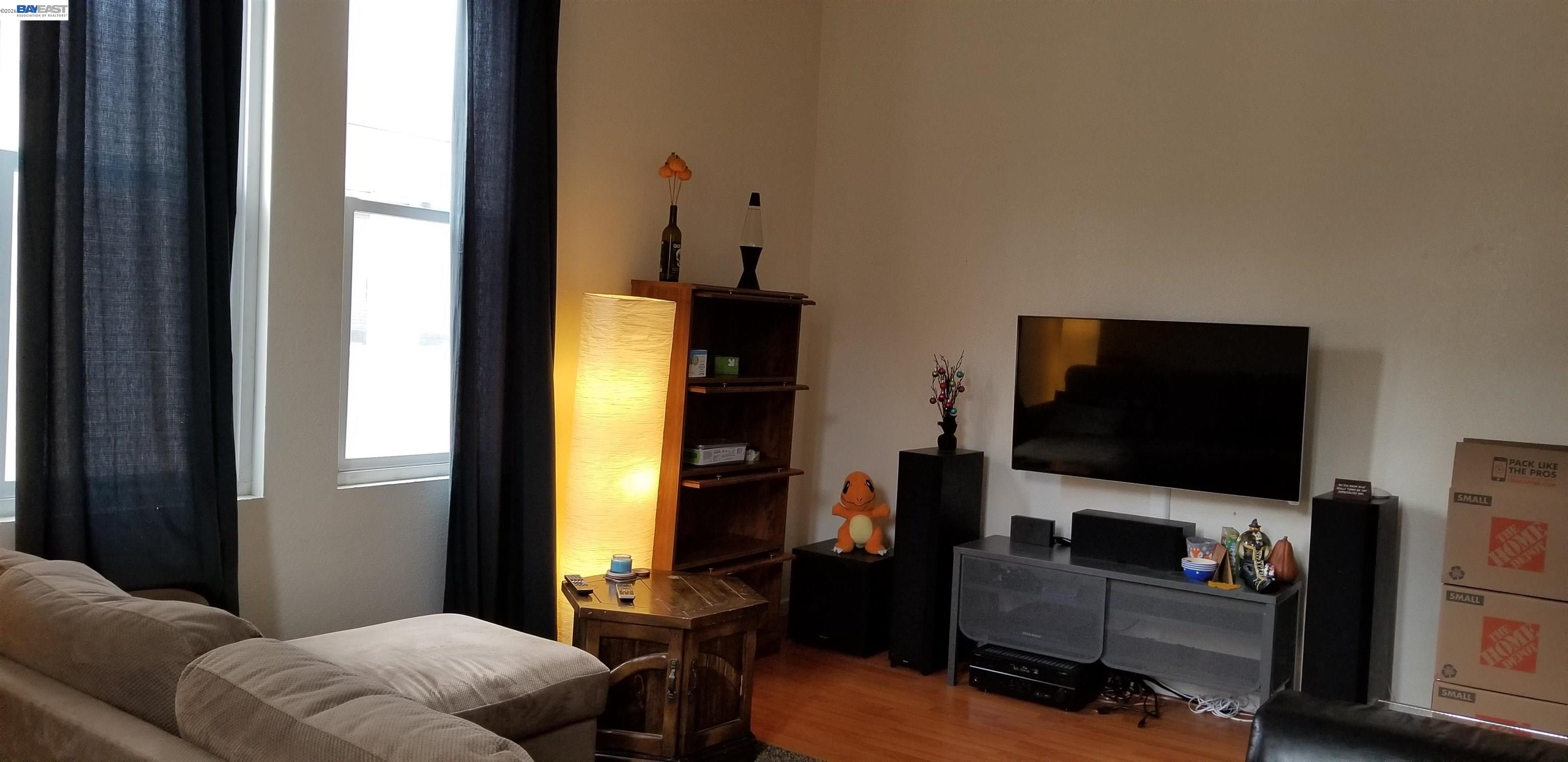 Detail Gallery Image 6 of 12 For 415 Foothill Blvd, Oakland,  CA 94606 - – Beds | – Baths