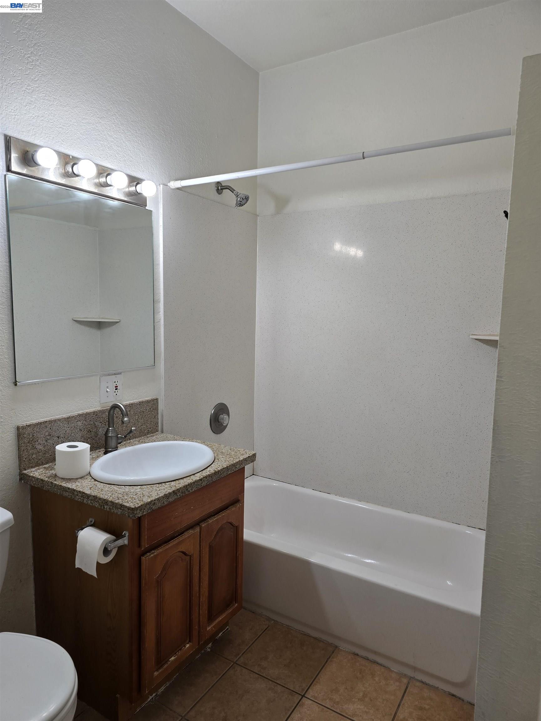 Detail Gallery Image 7 of 12 For 415 Foothill Blvd, Oakland,  CA 94606 - – Beds | – Baths