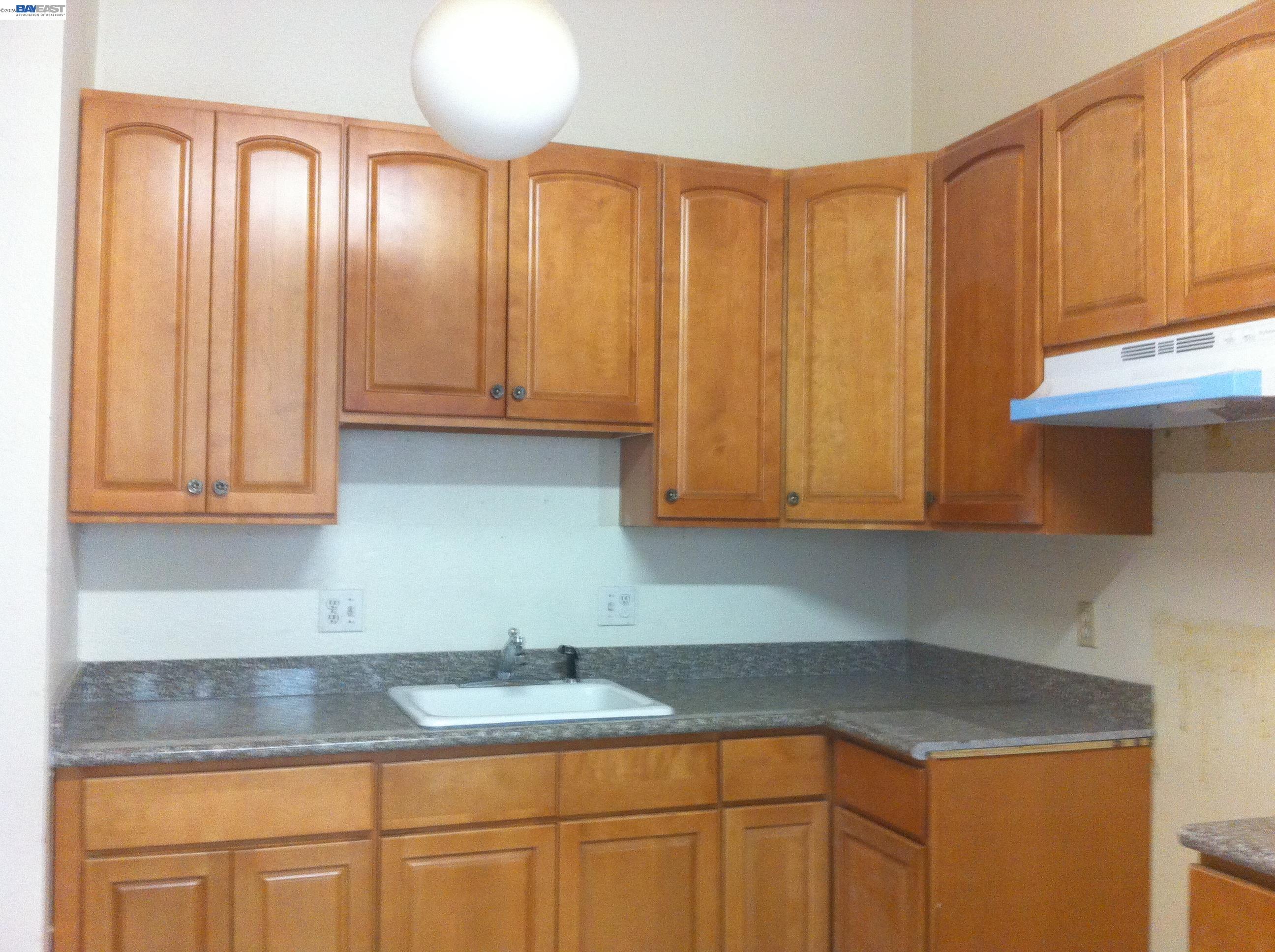 Detail Gallery Image 8 of 12 For 415 Foothill Blvd, Oakland,  CA 94606 - – Beds | – Baths