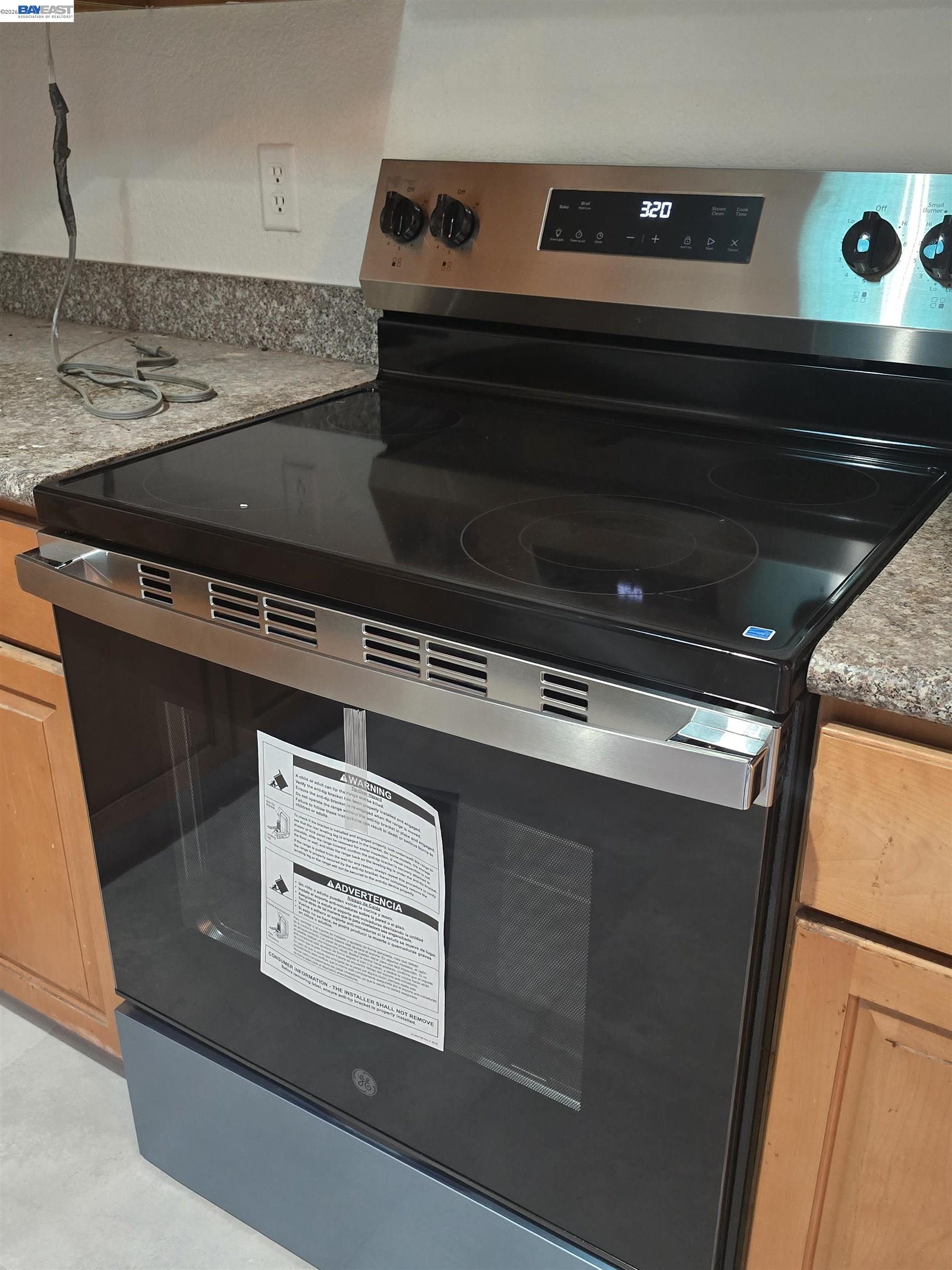 Detail Gallery Image 9 of 12 For 415 Foothill Blvd, Oakland,  CA 94606 - – Beds | – Baths