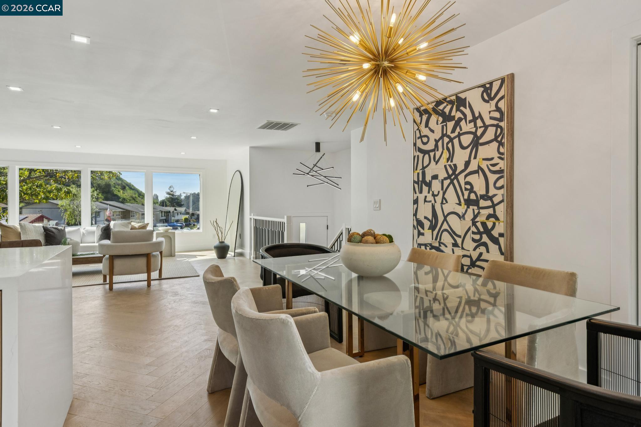 Detail Gallery Image 12 of 36 For 602 Big Bend Dr, Pacifica,  CA 94044-3856 - 5 Beds | 4 Baths