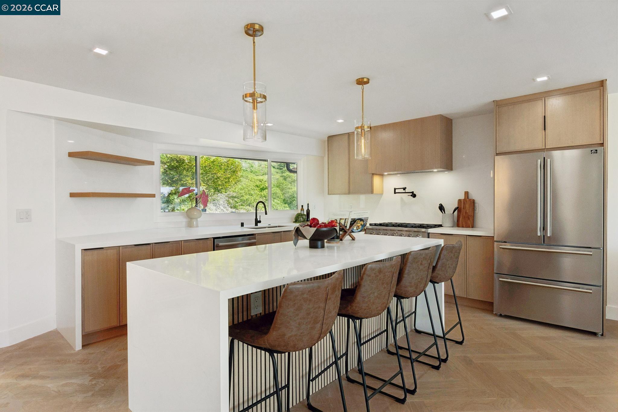 Detail Gallery Image 13 of 36 For 602 Big Bend Dr, Pacifica,  CA 94044-3856 - 5 Beds | 4 Baths