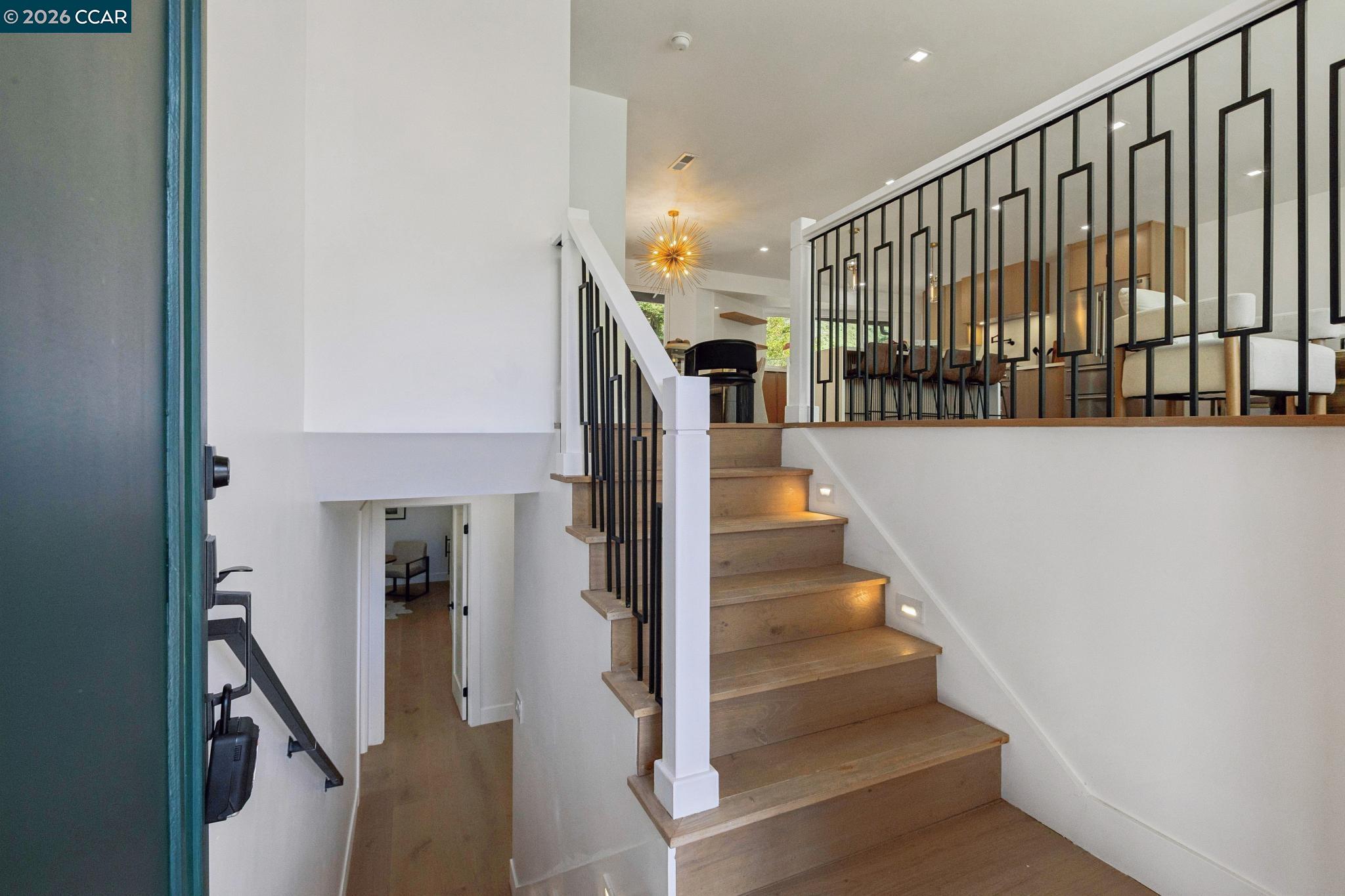 Detail Gallery Image 3 of 36 For 602 Big Bend Dr, Pacifica,  CA 94044-3856 - 5 Beds | 4 Baths